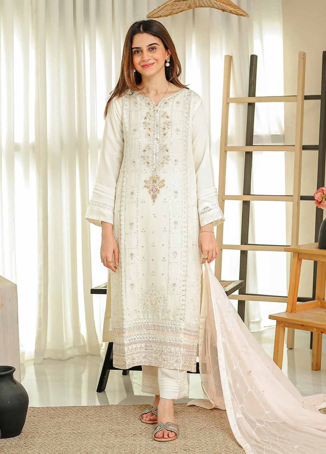 Fasana-E-Ishq By Rangeen Embroidered Chiffon 3 Piece Stitched Suit RN25FEI D-PARISHA Fasana-E-Ishq By Rangeen Embroidered Chiffon 3 Piece Stitched Suit RN25FEI D-PARISHA