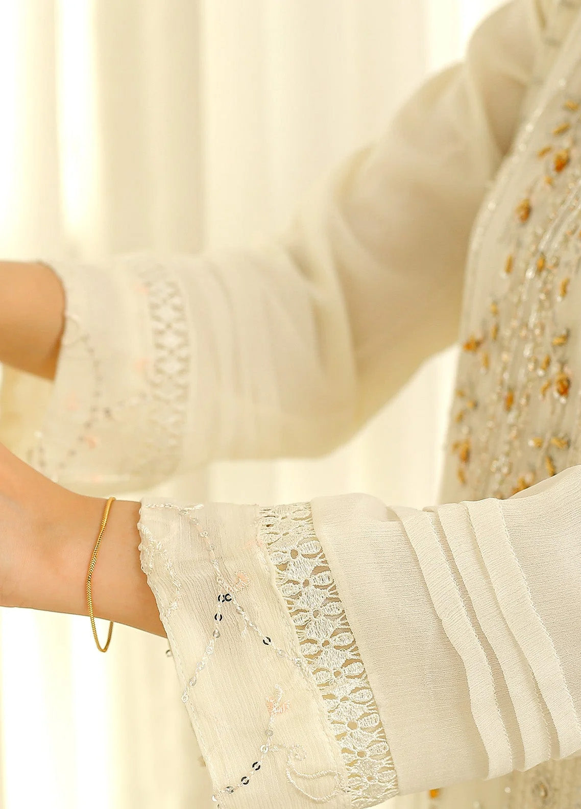 Fasana-E-Ishq By Rangeen Embroidered Chiffon 3 Piece Stitched Suit RN25FEI D-PARISHA Fasana-E-Ishq By Rangeen Embroidered Chiffon 3 Piece Stitched Suit RN25FEI D-PARISHA