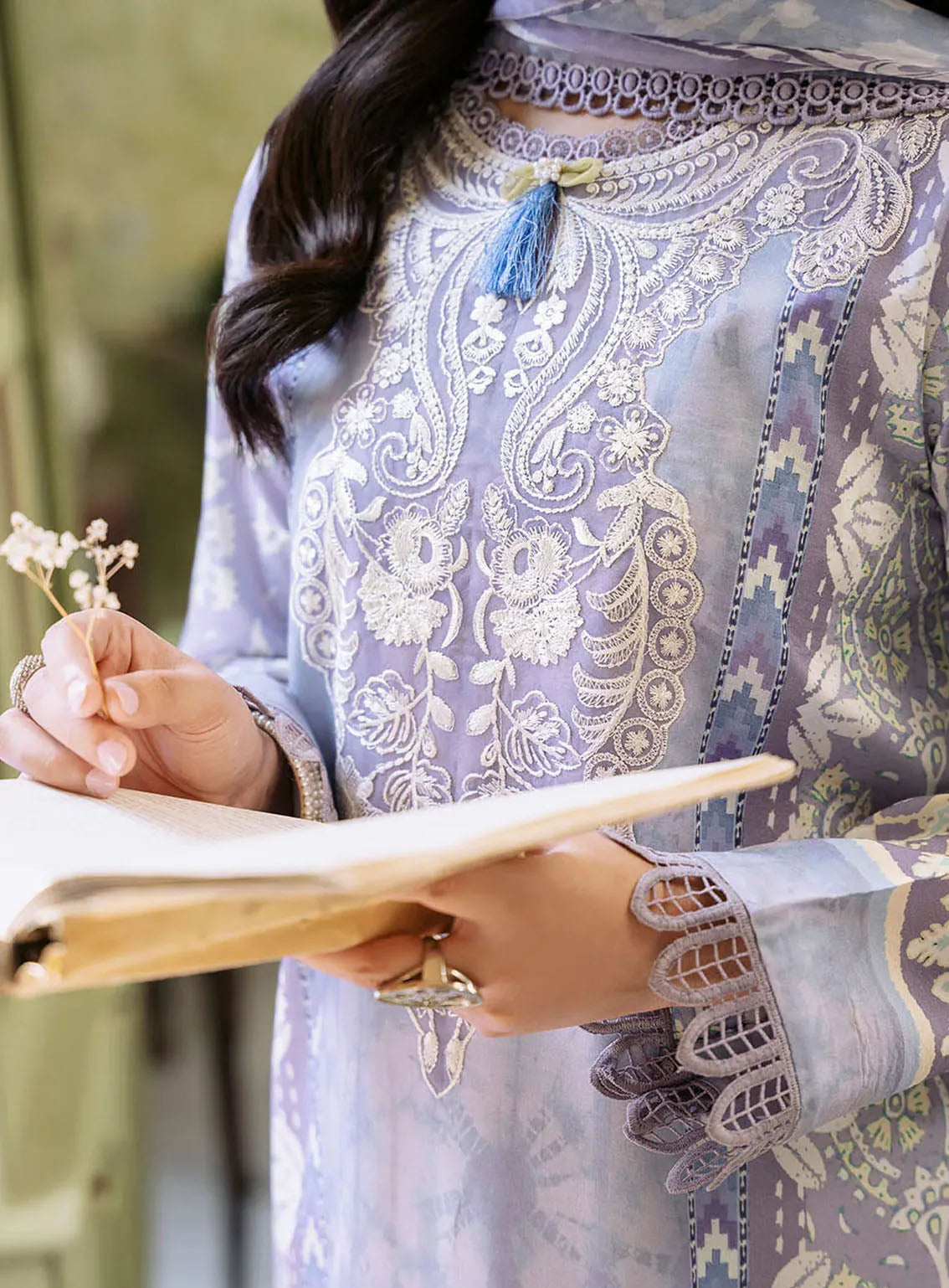 Flora By Roheenaz Embroidered Lawn 3 Piece Unstitched Suit RNZ24F RNP-02B LUMINA Flora By Roheenaz Embroidered Lawn 3 Piece Unstitched Suit RNZ24F RNP-02B LUMINA