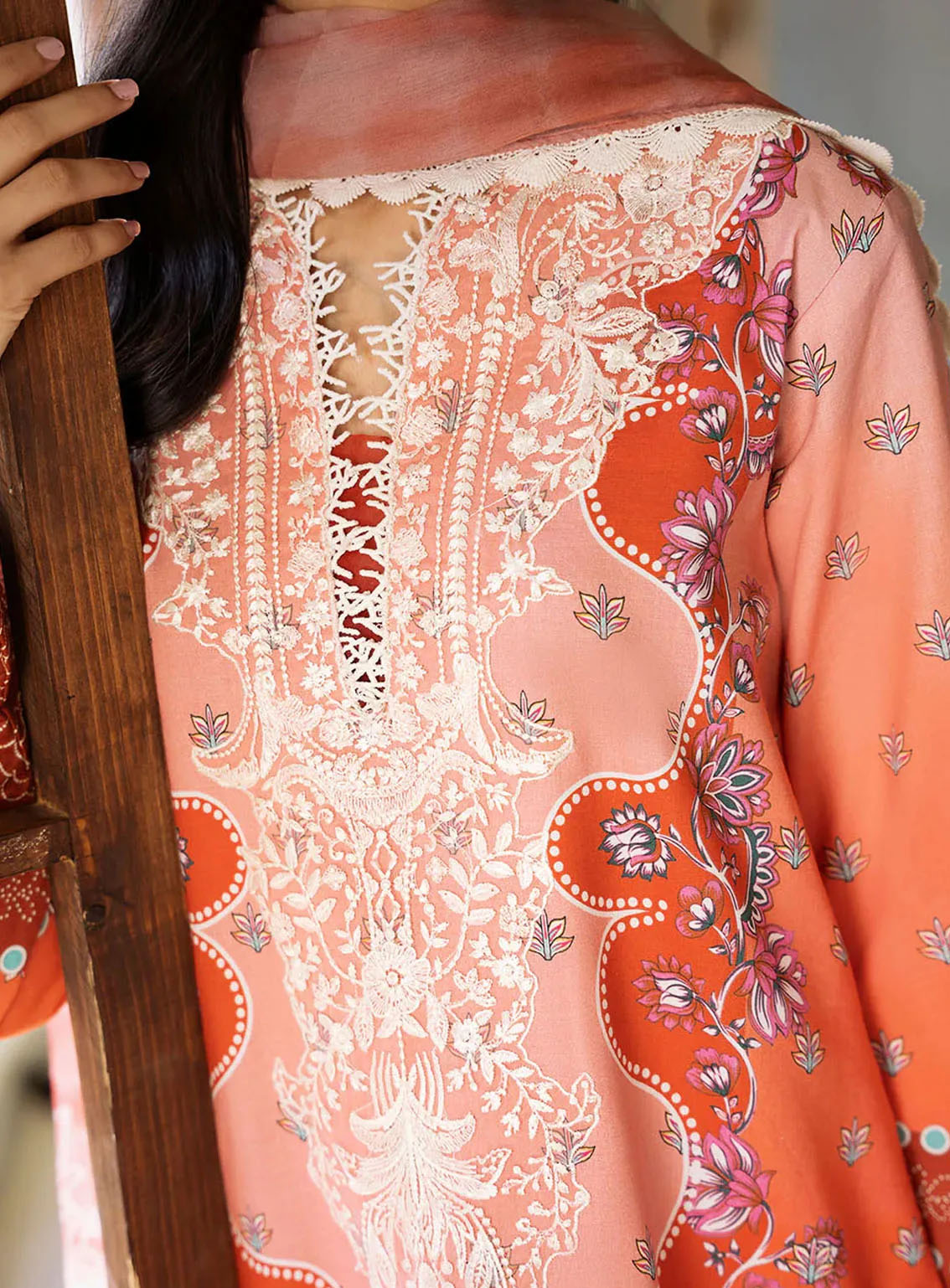 Flora By Roheenaz Embroidered Lawn 3 Piece Unstitched Suit RNZ24F RNP-04B SERENADE Flora By Roheenaz Embroidered Lawn 3 Piece Unstitched Suit RNZ24F RNP-04B SERENADE
