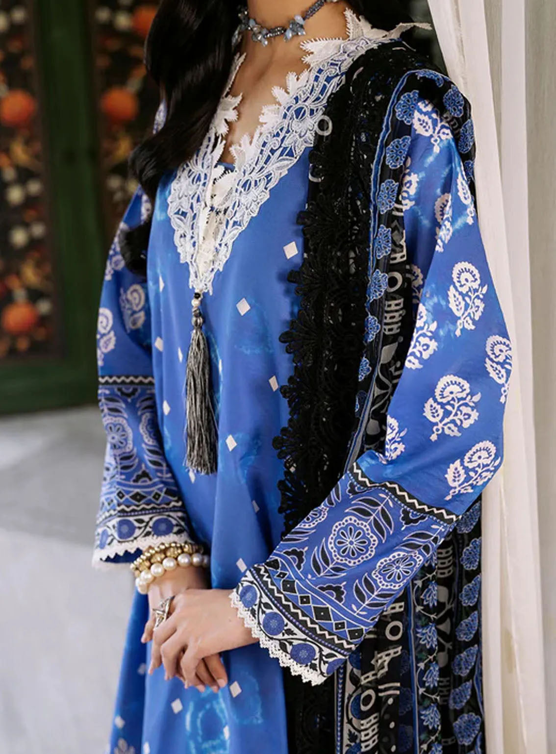 Flora By Roheenaz Embroidered Lawn 3 Piece Unstitched Suit RNZ24F RNP-08B EMBER Flora By Roheenaz Embroidered Lawn 3 Piece Unstitched Suit RNZ24F RNP-08B EMBER