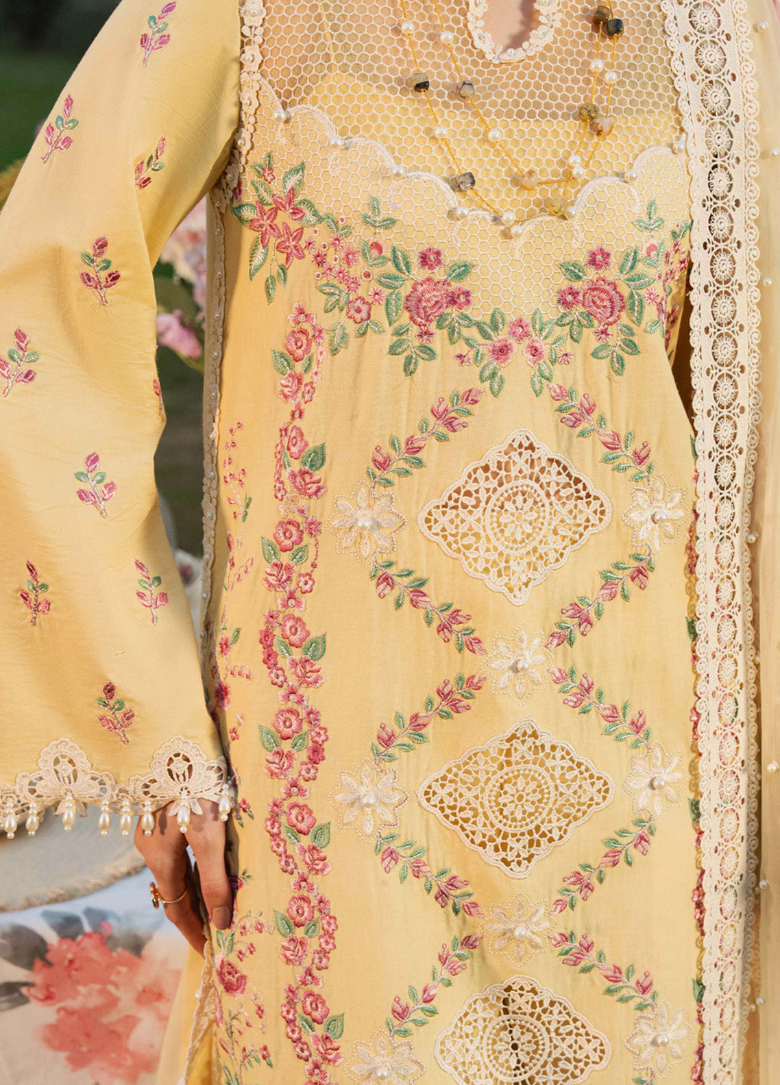 Flora By Zevk Embroidered Lawn 3 Piece Unstitched Suit ZBP25FFL D-LIME Flora By Zevk Embroidered Lawn 3 Piece Unstitched Suit ZBP25FFL D-LIME