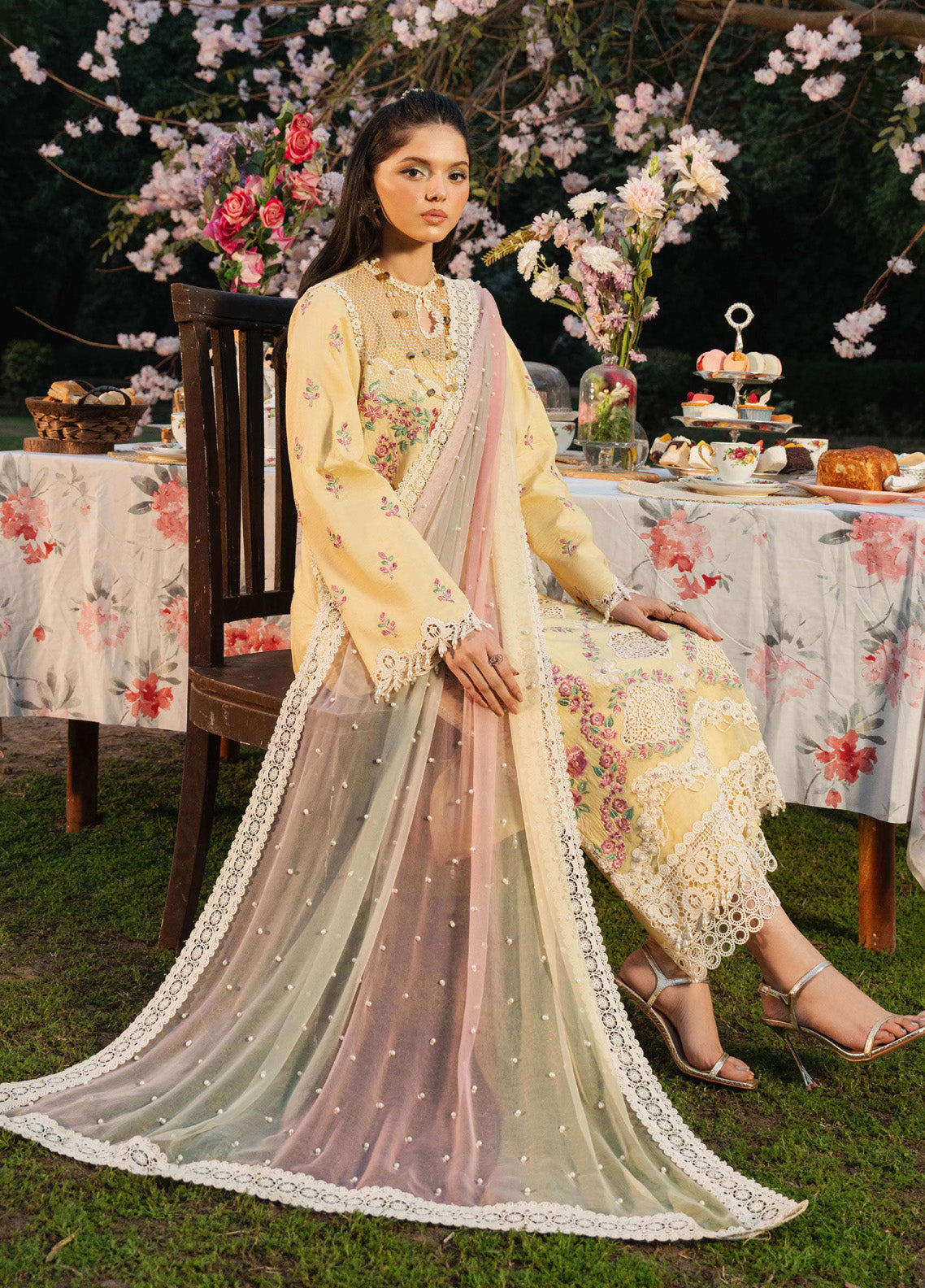 Flora By Zevk Embroidered Lawn 3 Piece Unstitched Suit ZBP25FFL D-LIME Flora By Zevk Embroidered Lawn 3 Piece Unstitched Suit ZBP25FFL D-LIME