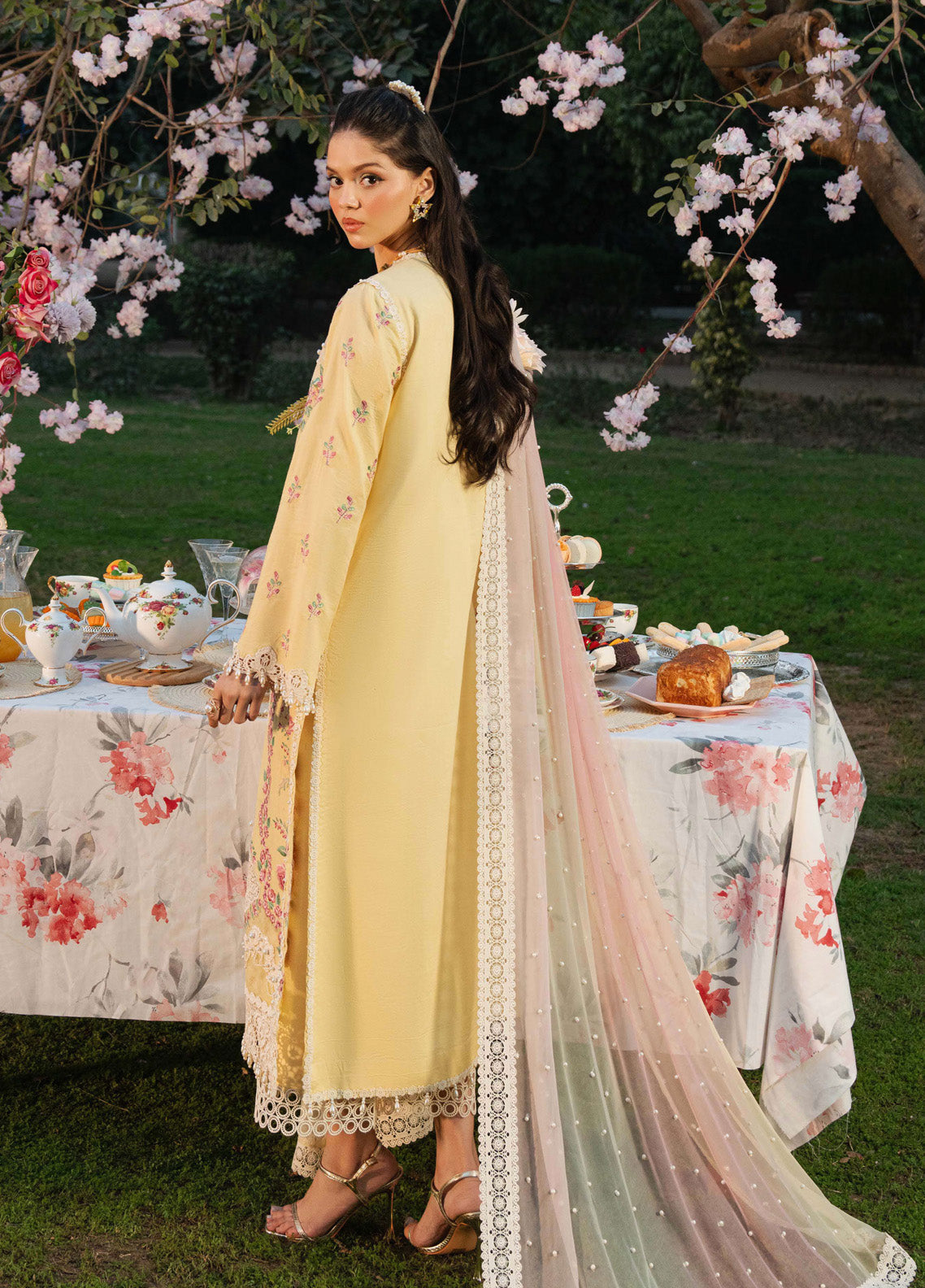 Flora By Zevk Embroidered Lawn 3 Piece Unstitched Suit ZBP25FFL D-LIME Flora By Zevk Embroidered Lawn 3 Piece Unstitched Suit ZBP25FFL D-LIME