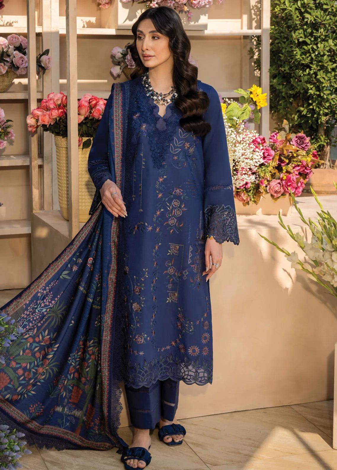 Florence By Rang Rasiya Embroidered Lawn 3 Piece Unstitched Suit RR25FS D-08 SAFINA Florence By Rang Rasiya Embroidered Lawn 3 Piece Unstitched Suit RR25FS D-08 SAFINA