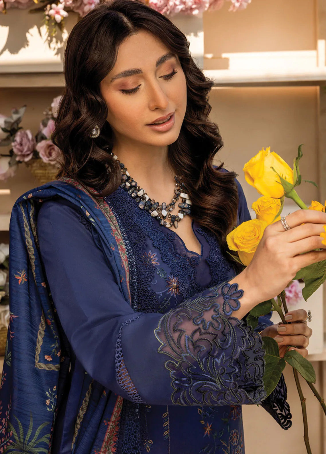Florence By Rang Rasiya Embroidered Lawn 3 Piece Unstitched Suit RR25FS D-08 SAFINA Florence By Rang Rasiya Embroidered Lawn 3 Piece Unstitched Suit RR25FS D-08 SAFINA