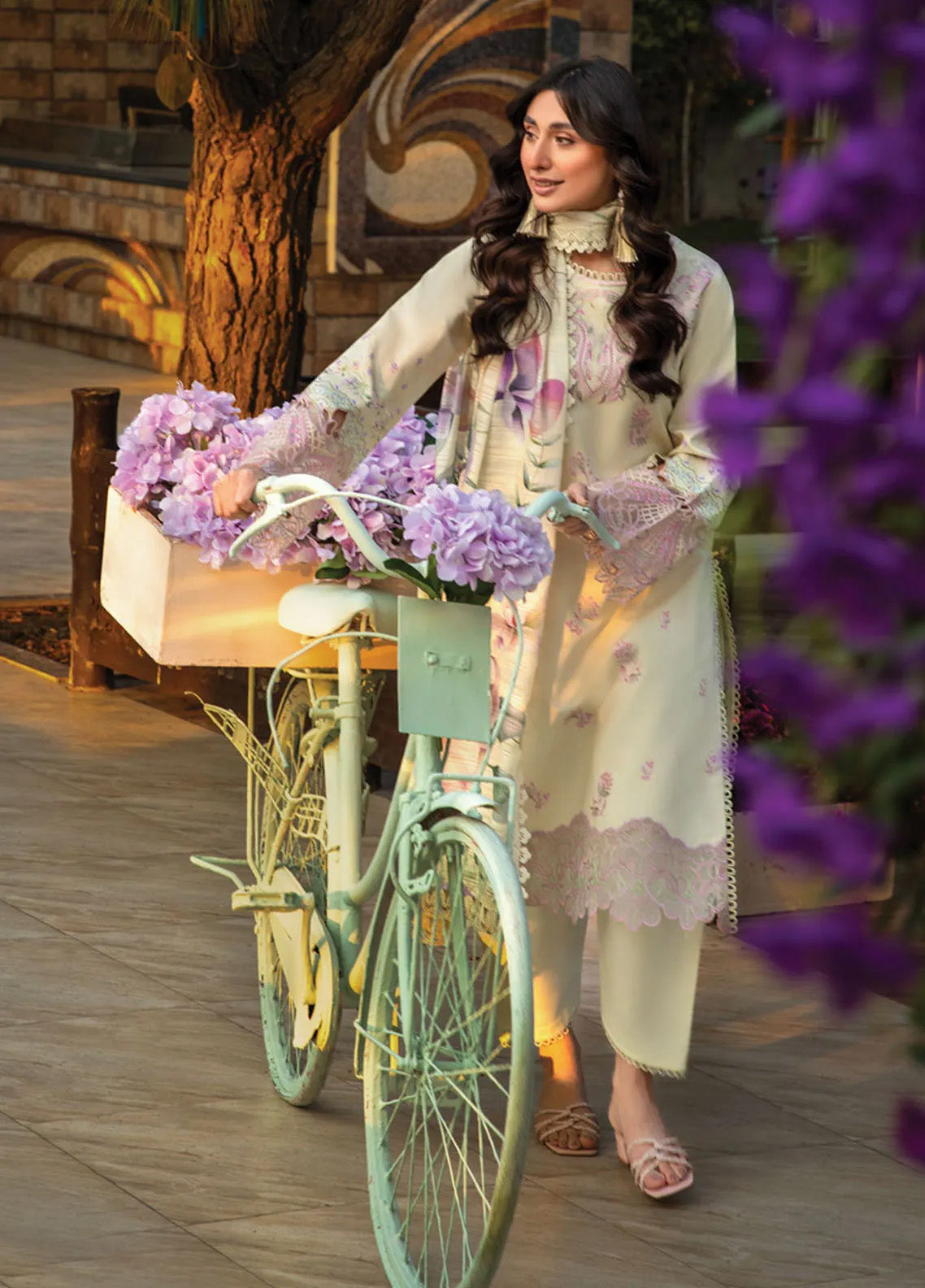 Florence By Rang Rasiya Embroidered Lawn 3 Piece Unstitched Suit RR25FS D-09 MANAH Florence By Rang Rasiya Embroidered Lawn 3 Piece Unstitched Suit RR25FS D-09 MANAH