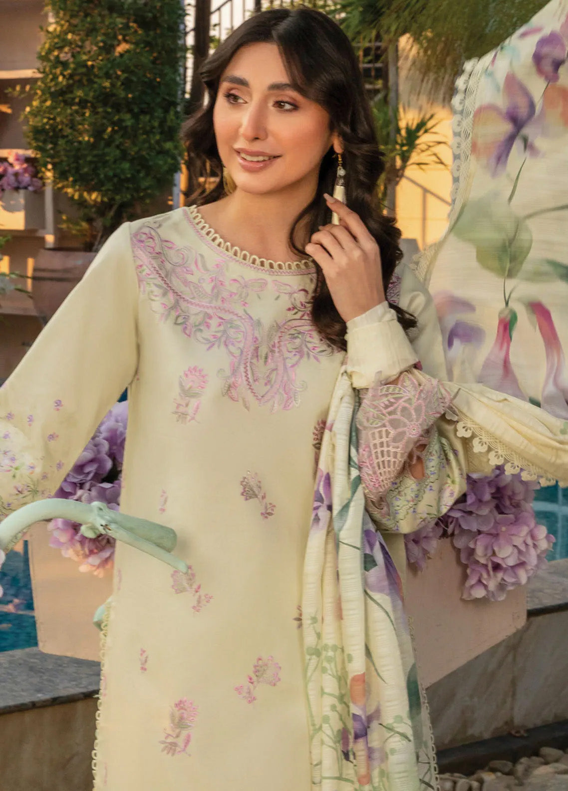 Florence By Rang Rasiya Embroidered Lawn 3 Piece Unstitched Suit RR25FS D-09 MANAH Florence By Rang Rasiya Embroidered Lawn 3 Piece Unstitched Suit RR25FS D-09 MANAH