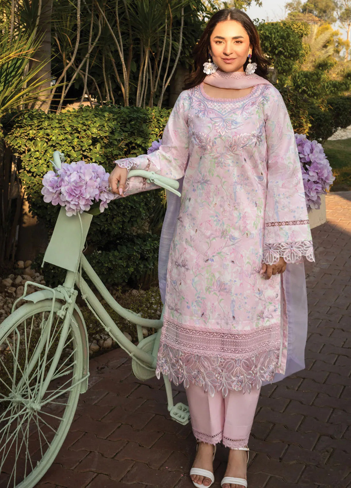 Florence By Rang Rasiya Embroidered Lawn 3 Piece Unstitched Suit RR25FS D-11 RANIA Florence By Rang Rasiya Embroidered Lawn 3 Piece Unstitched Suit RR25FS D-11 RANIA