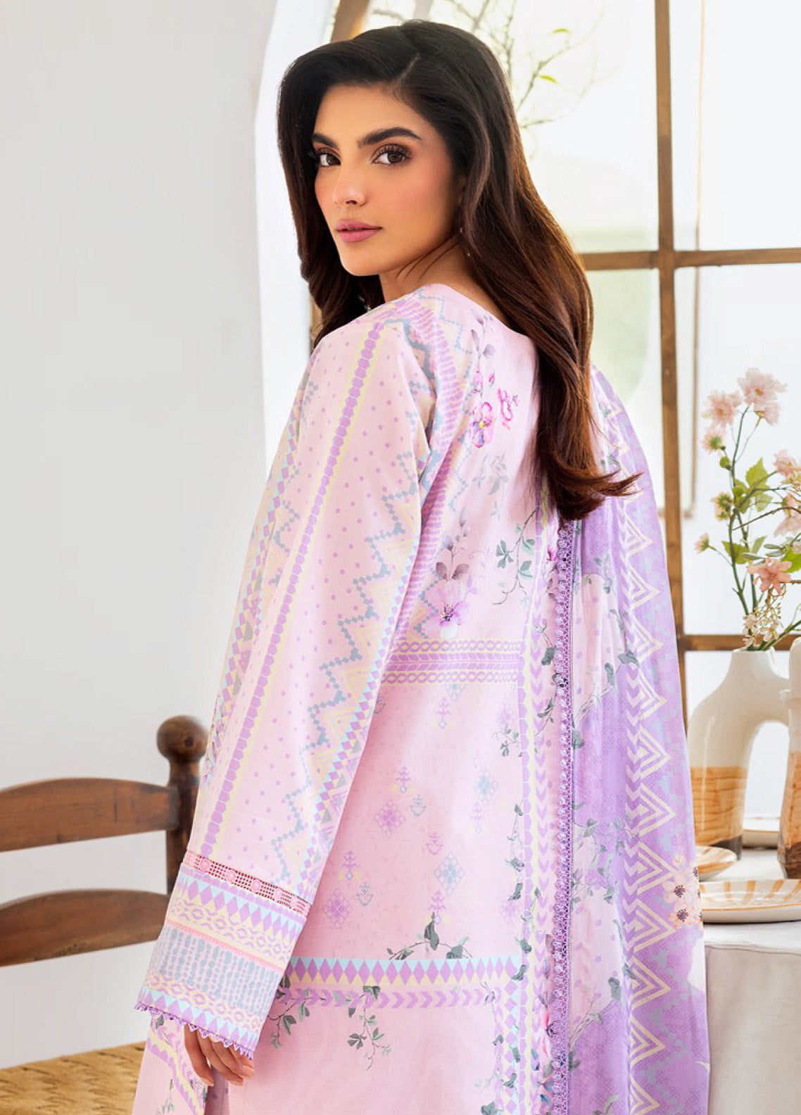 Florent Digital Printed Lawn 3 Piece Unstitched Suit FL25LP D-1B Florent Digital Printed Lawn 3 Piece Unstitched Suit FL25LP D-1B