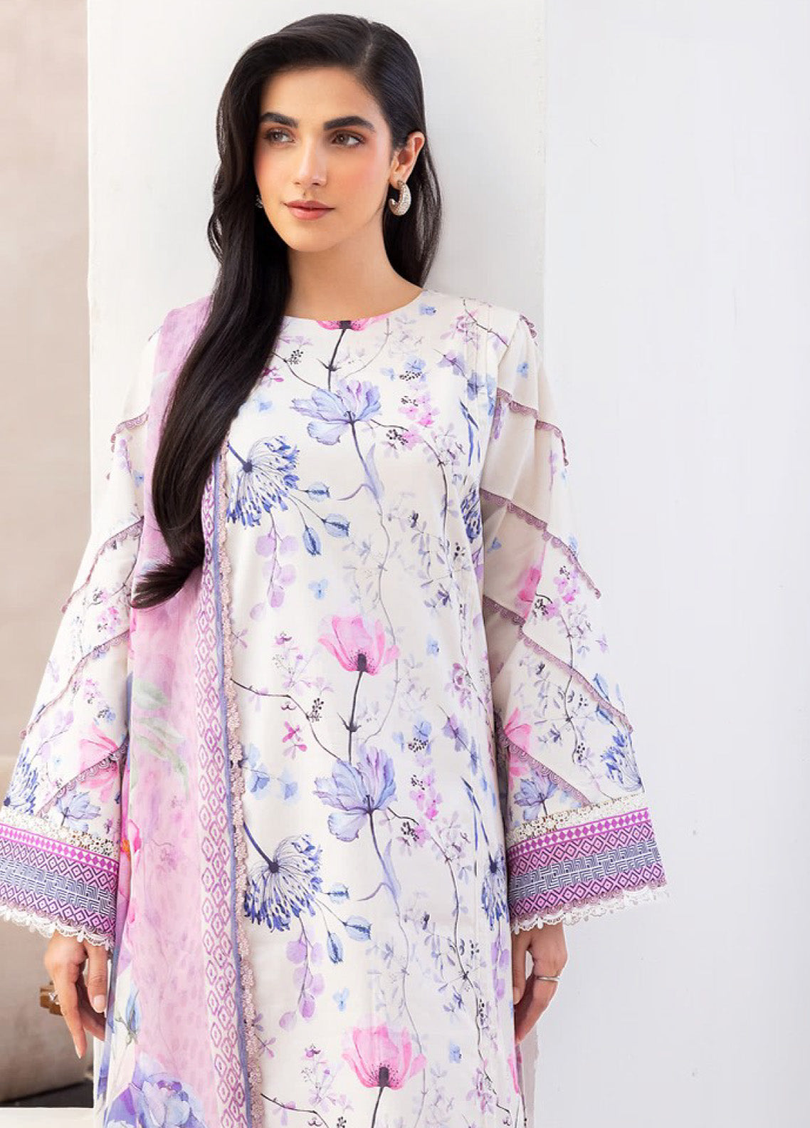 Florent Digital Printed Lawn 3 Piece Unstitched Suit FL25LP D-2B Florent Digital Printed Lawn 3 Piece Unstitched Suit FL25LP D-2B