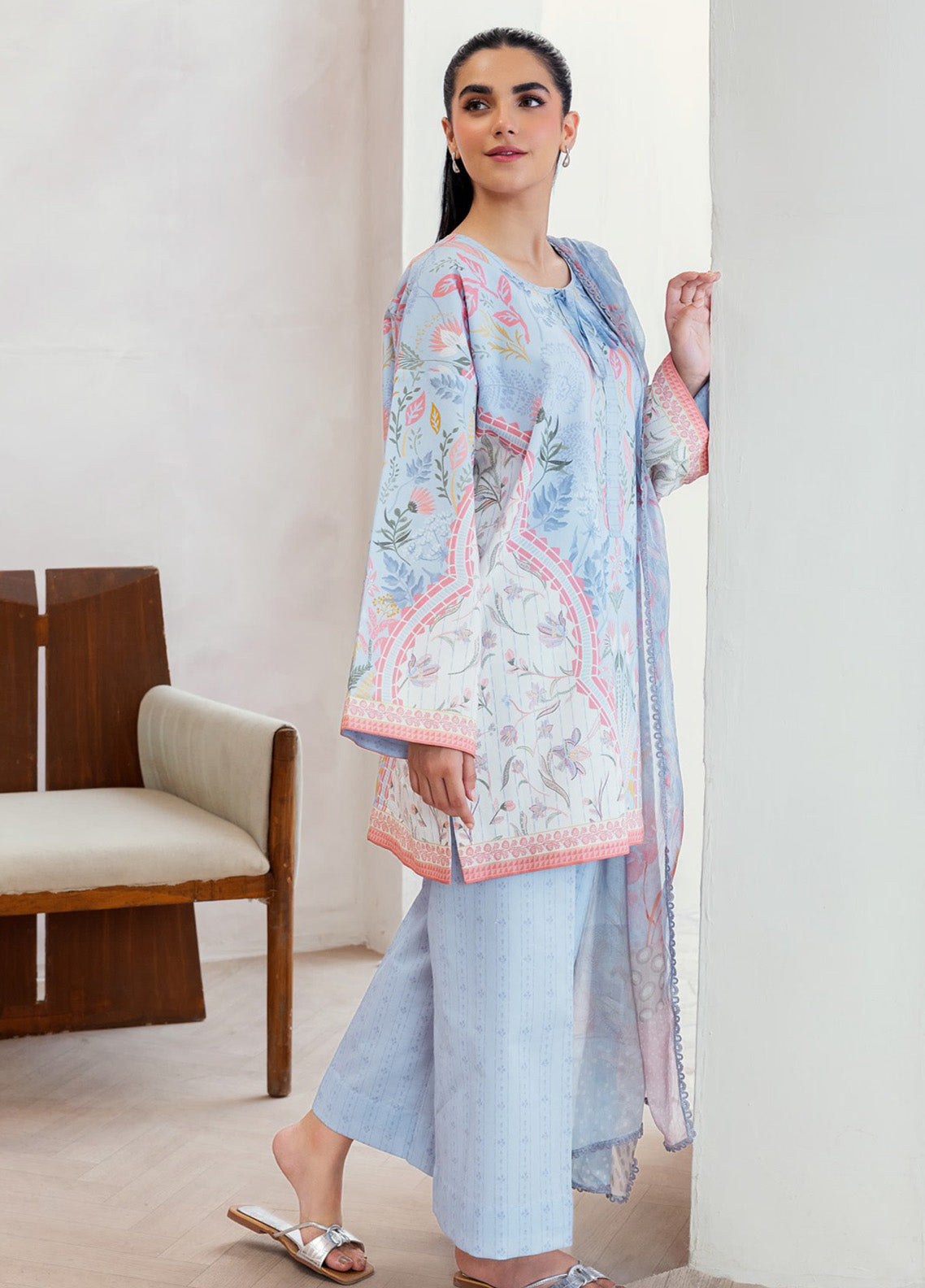 Florent Digital Printed Lawn 3 Piece Unstitched Suit FL25LP D-3B Florent Digital Printed Lawn 3 Piece Unstitched Suit FL25LP D-3B