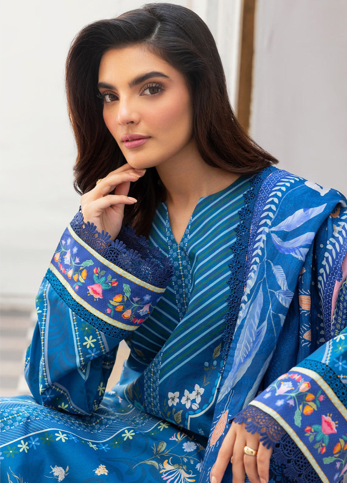 Florent Digital Printed Lawn 3 Piece Unstitched Suit FL25LP D-4A Florent Digital Printed Lawn 3 Piece Unstitched Suit FL25LP D-4A