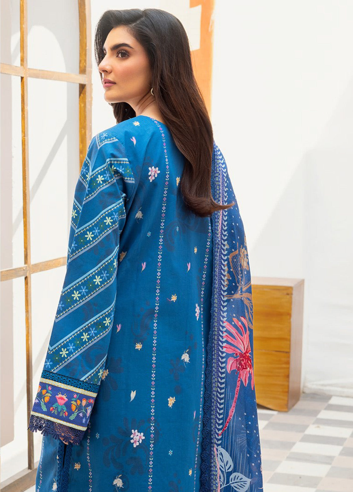 Florent Digital Printed Lawn 3 Piece Unstitched Suit FL25LP D-4A Florent Digital Printed Lawn 3 Piece Unstitched Suit FL25LP D-4A