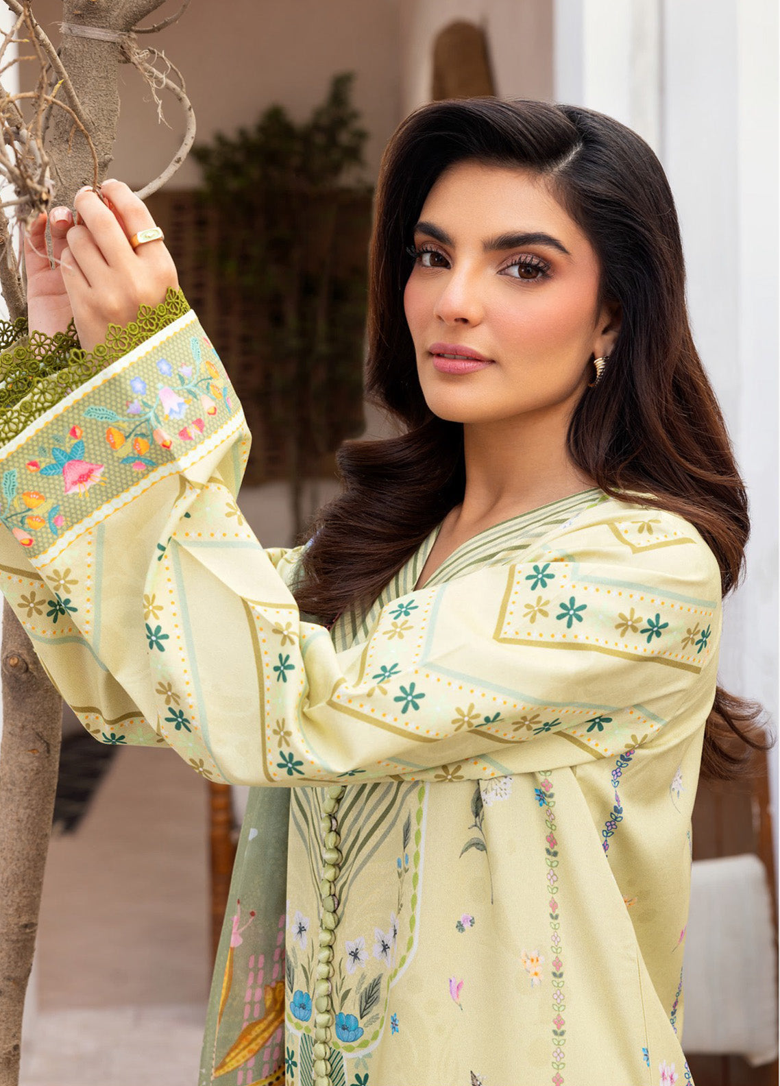Florent Digital Printed Lawn 3 Piece Unstitched Suit FL25LP D-4B Florent Digital Printed Lawn 3 Piece Unstitched Suit FL25LP D-4B