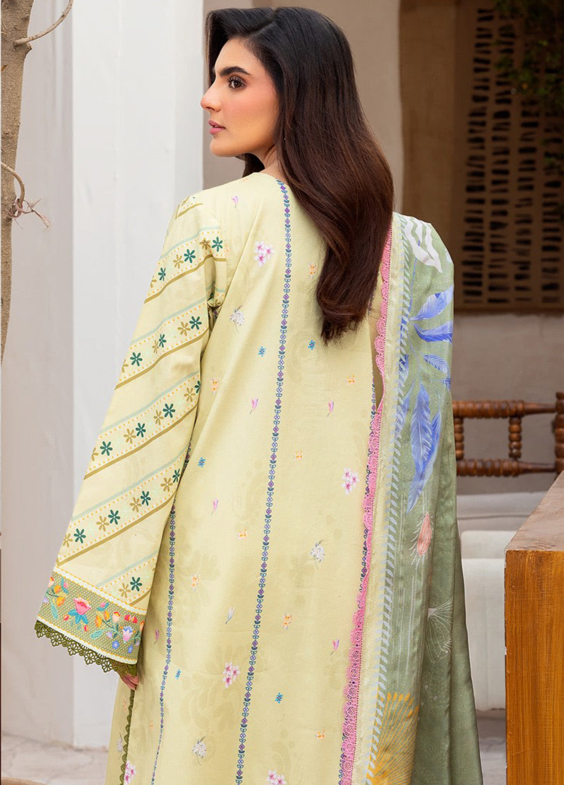 Florent Digital Printed Lawn 3 Piece Unstitched Suit FL25LP D-4B Florent Digital Printed Lawn 3 Piece Unstitched Suit FL25LP D-4B