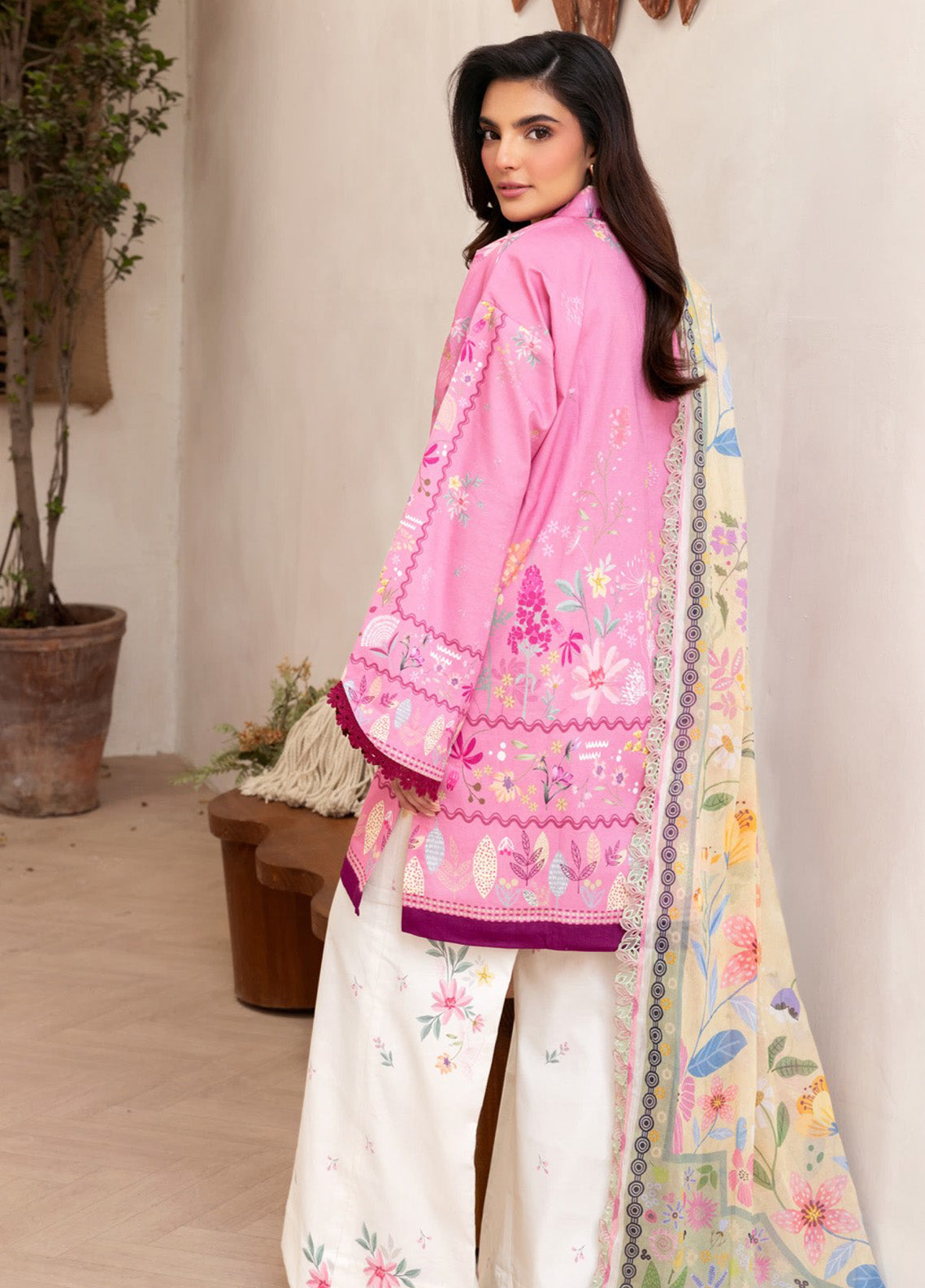 Florent Digital Printed Lawn 3 Piece Unstitched Suit FL25LP D-6B Florent Digital Printed Lawn 3 Piece Unstitched Suit FL25LP D-6B