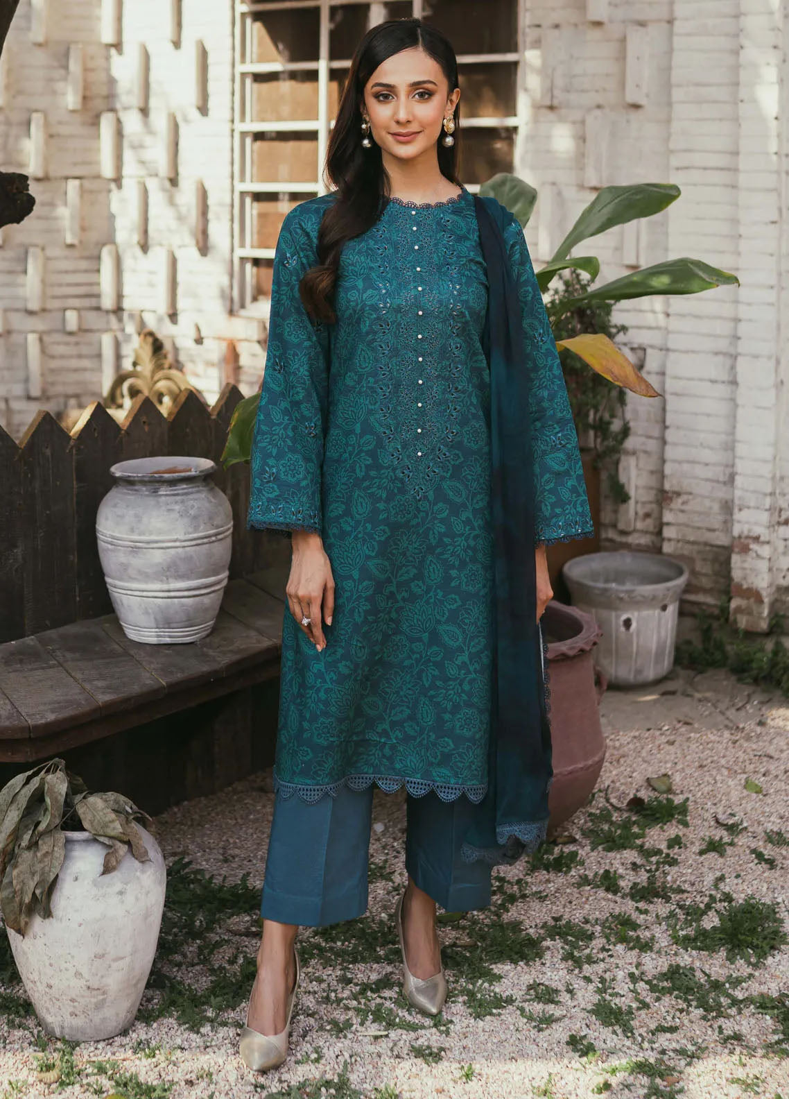 Gardenia Printkari By Humdum Embroidered Lawn 3 Piece Unstitched Suit HD24G D-01 Gardenia Printkari By Humdum Embroidered Lawn 3 Piece Unstitched Suit HD24G D-01