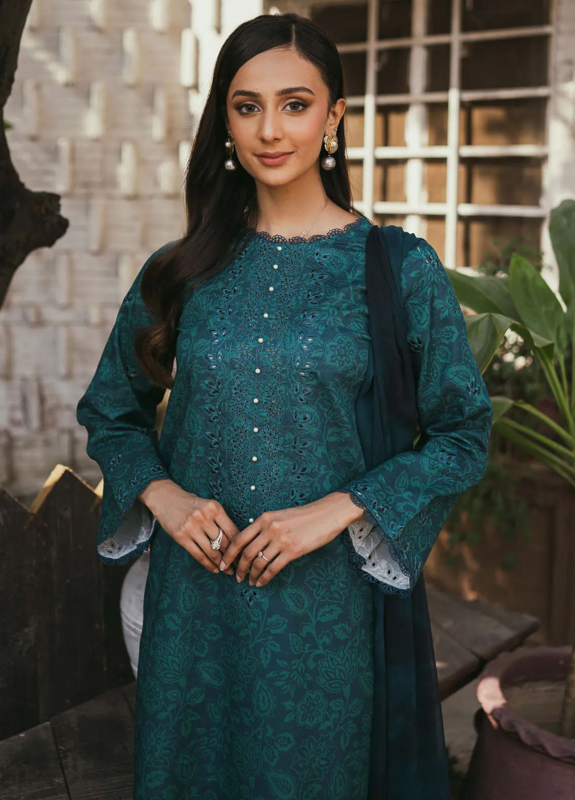 Gardenia Printkari By Humdum Embroidered Lawn 3 Piece Unstitched Suit HD24G D-01 Gardenia Printkari By Humdum Embroidered Lawn 3 Piece Unstitched Suit HD24G D-01