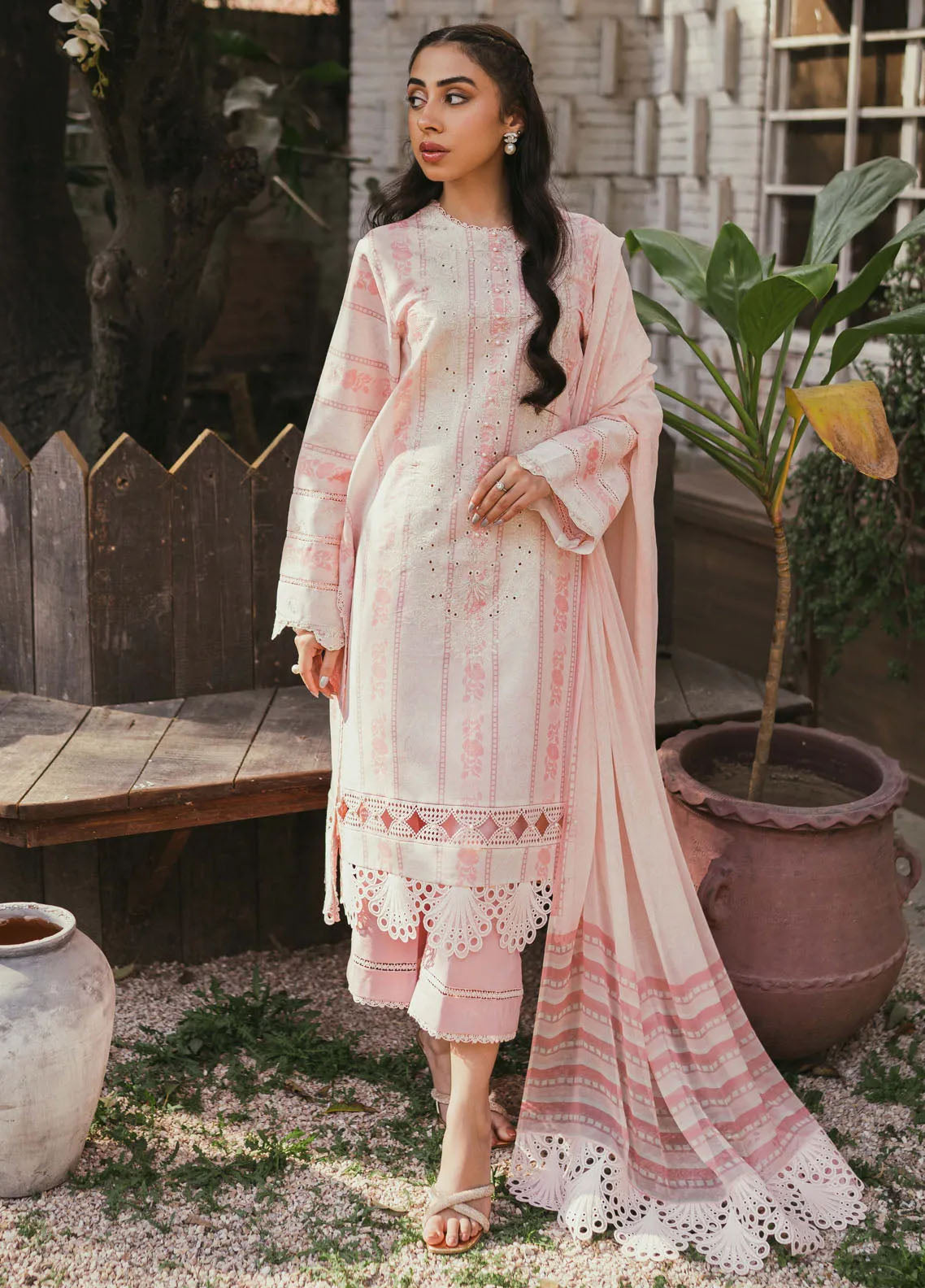Gardenia Printkari By Humdum Embroidered Lawn 3 Piece Unstitched Suit HD24G D-03 Gardenia Printkari By Humdum Embroidered Lawn 3 Piece Unstitched Suit HD24G D-03
