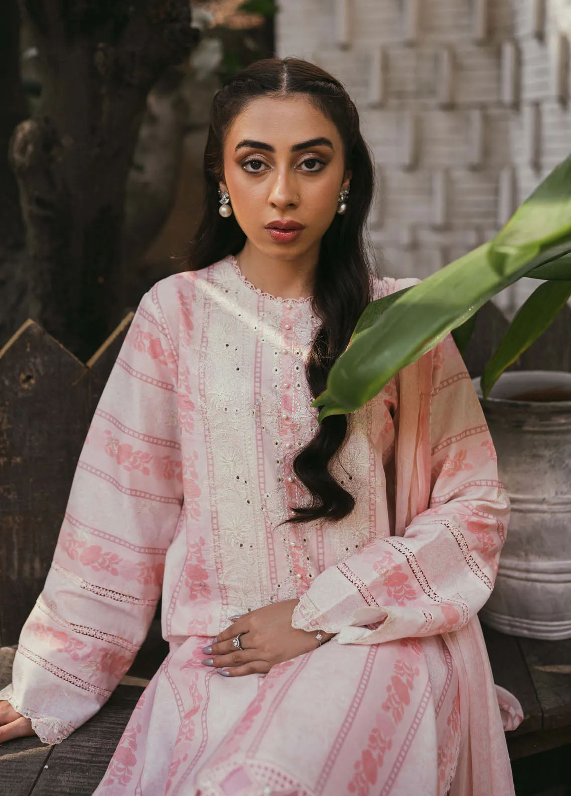 Gardenia Printkari By Humdum Embroidered Lawn 3 Piece Unstitched Suit HD24G D-03 Gardenia Printkari By Humdum Embroidered Lawn 3 Piece Unstitched Suit HD24G D-03