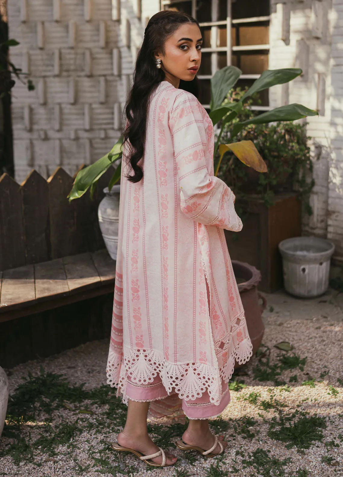 Gardenia Printkari By Humdum Embroidered Lawn 3 Piece Unstitched Suit HD24G D-03 Gardenia Printkari By Humdum Embroidered Lawn 3 Piece Unstitched Suit HD24G D-03