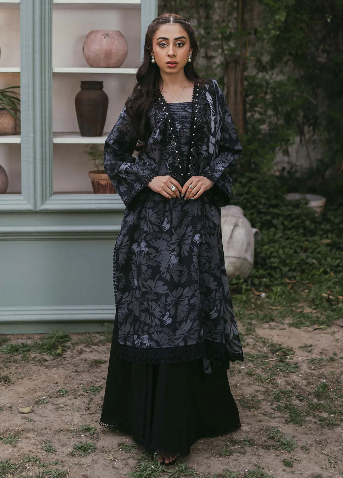 Gardenia Printkari By Humdum Embroidered Lawn 3 Piece Unstitched Suit HD24G D-04 Gardenia Printkari By Humdum Embroidered Lawn 3 Piece Unstitched Suit HD24G D-04
