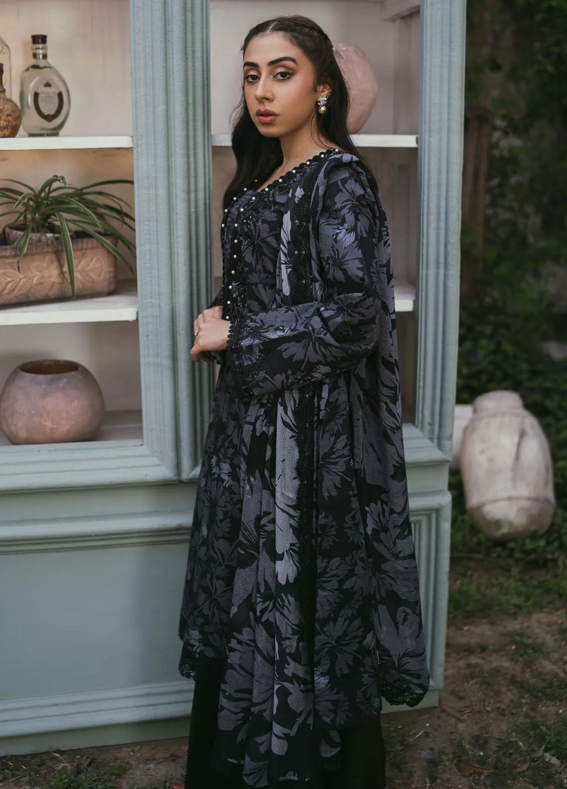 Gardenia Printkari By Humdum Embroidered Lawn 3 Piece Unstitched Suit HD24G D-04 Gardenia Printkari By Humdum Embroidered Lawn 3 Piece Unstitched Suit HD24G D-04