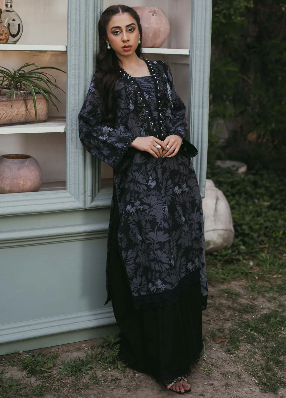 Gardenia Printkari By Humdum Embroidered Lawn 3 Piece Unstitched Suit HD24G D-04 Gardenia Printkari By Humdum Embroidered Lawn 3 Piece Unstitched Suit HD24G D-04