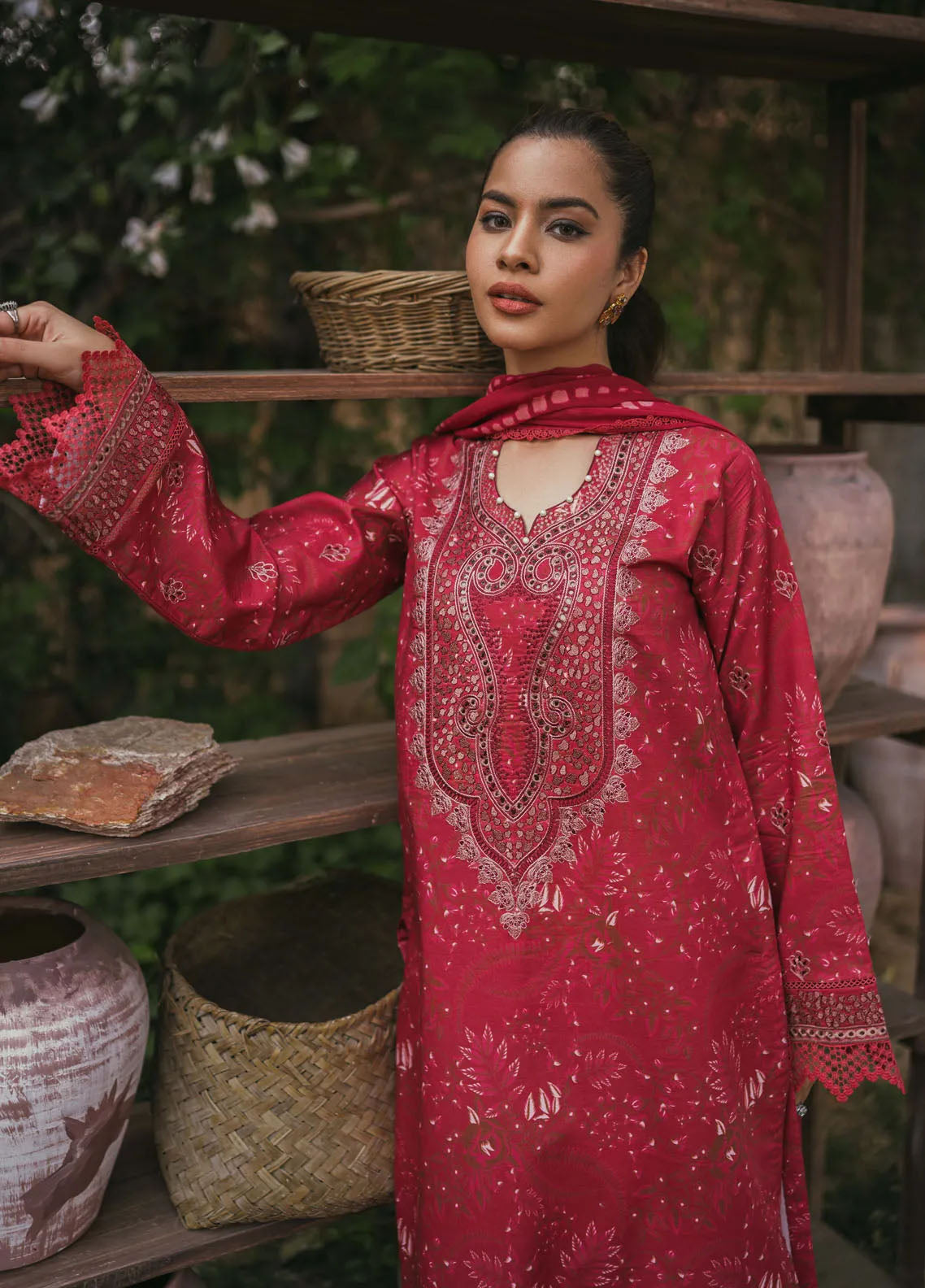 Gardenia Printkari By Humdum Embroidered Lawn 3 Piece Unstitched Suit HD24G D-06 Gardenia Printkari By Humdum Embroidered Lawn 3 Piece Unstitched Suit HD24G D-06
