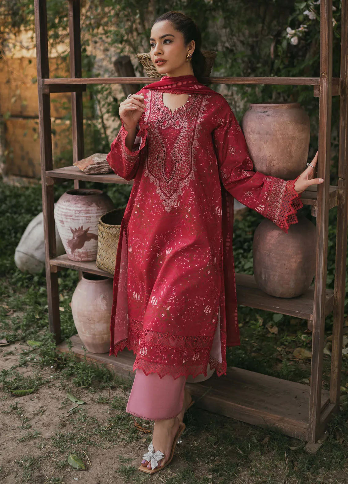 Gardenia Printkari By Humdum Embroidered Lawn 3 Piece Unstitched Suit HD24G D-06 Gardenia Printkari By Humdum Embroidered Lawn 3 Piece Unstitched Suit HD24G D-06