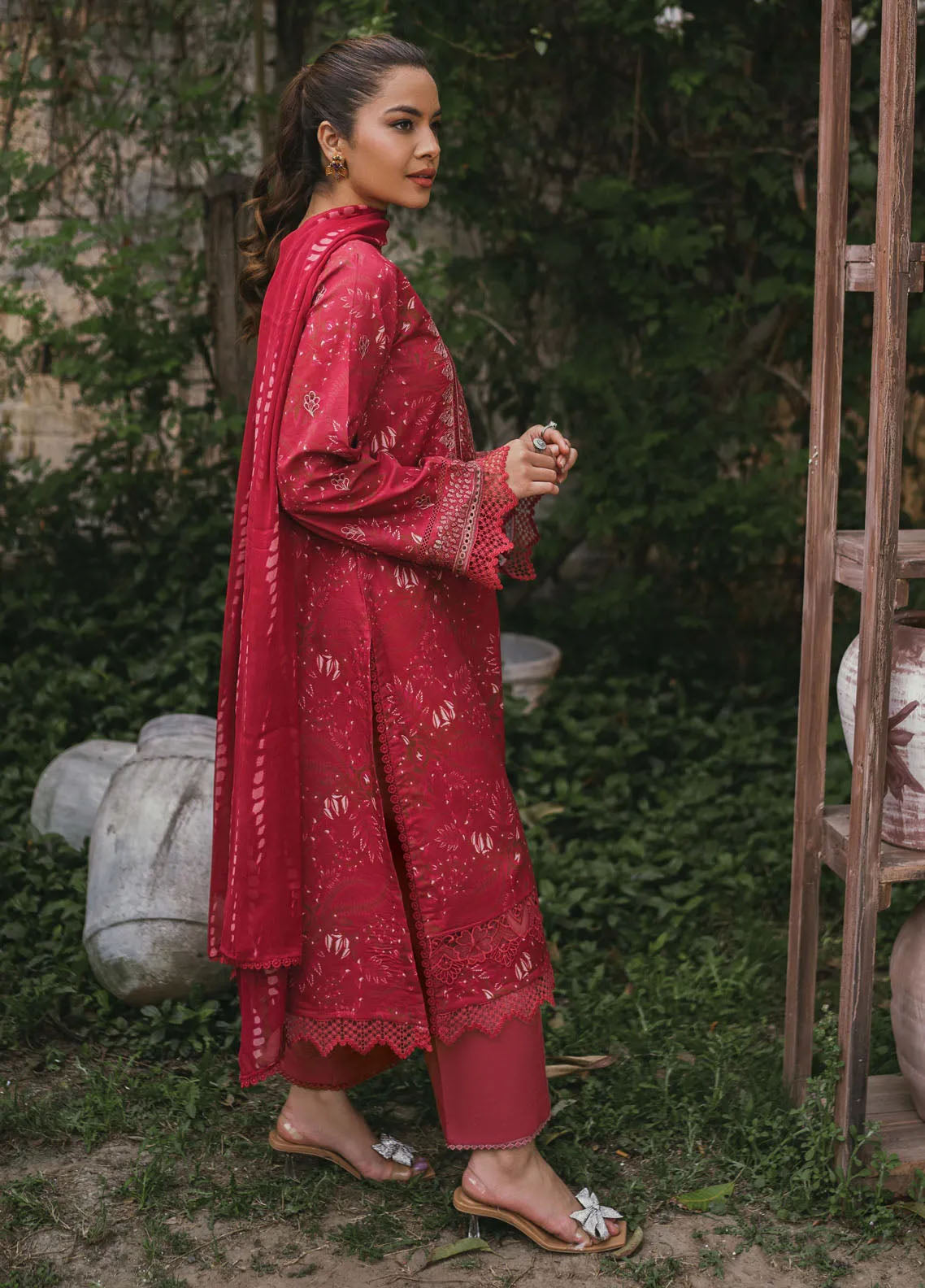 Gardenia Printkari By Humdum Embroidered Lawn 3 Piece Unstitched Suit HD24G D-06 Gardenia Printkari By Humdum Embroidered Lawn 3 Piece Unstitched Suit HD24G D-06