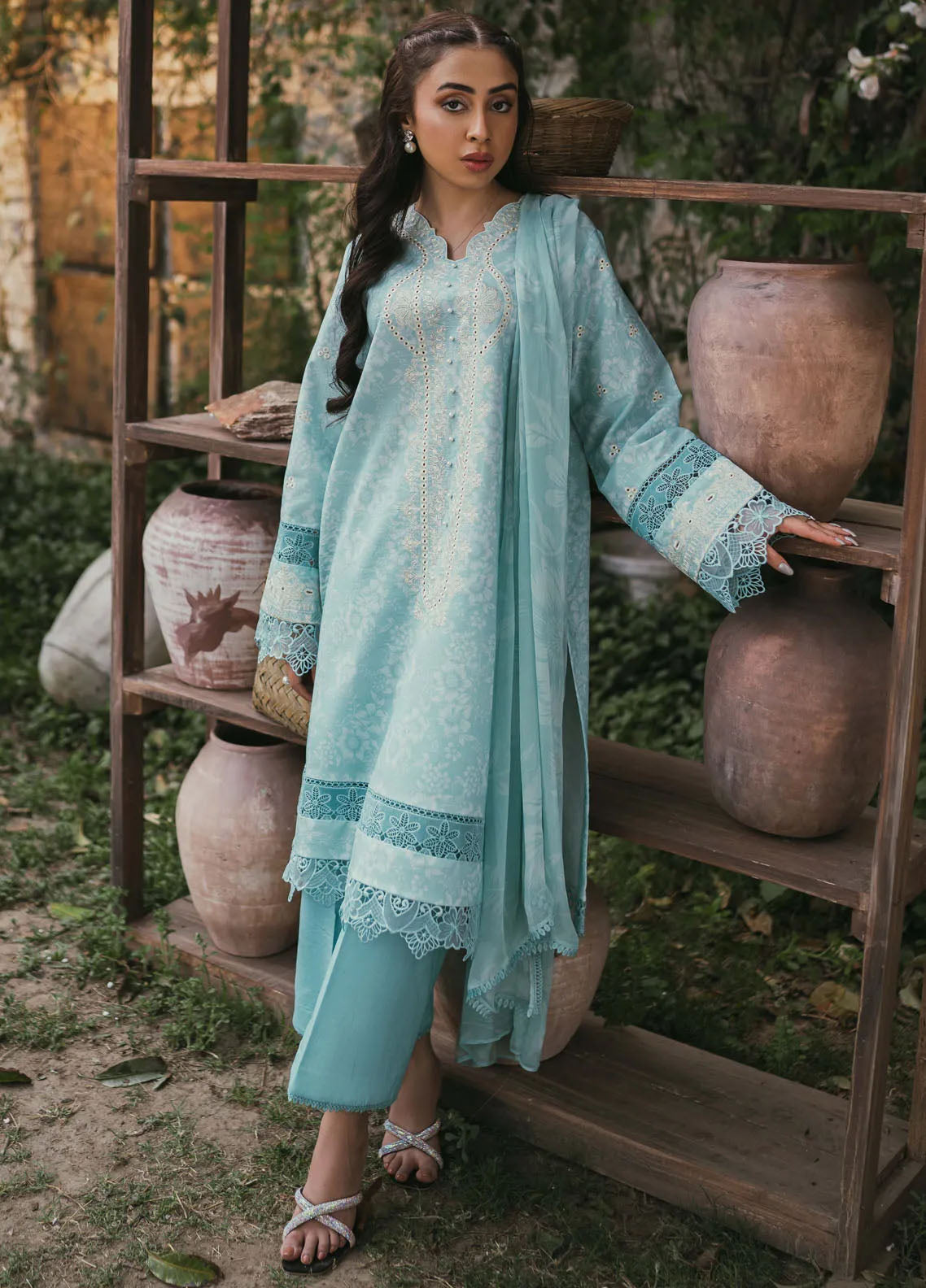 Gardenia Printkari By Humdum Embroidered Lawn 3 Piece Unstitched Suit HD24G D-07 Gardenia Printkari By Humdum Embroidered Lawn 3 Piece Unstitched Suit HD24G D-07