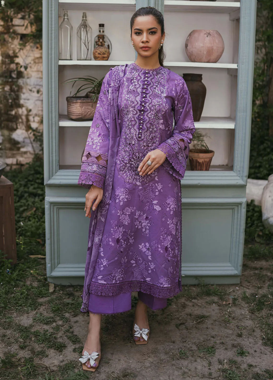 Gardenia Printkari By Humdum Embroidered Lawn 3 Piece Unstitched Suit HD24G D-08 Gardenia Printkari By Humdum Embroidered Lawn 3 Piece Unstitched Suit HD24G D-08