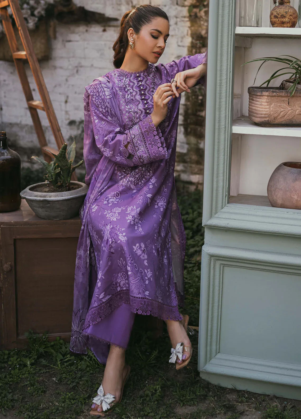 Gardenia Printkari By Humdum Embroidered Lawn 3 Piece Unstitched Suit HD24G D-08 Gardenia Printkari By Humdum Embroidered Lawn 3 Piece Unstitched Suit HD24G D-08