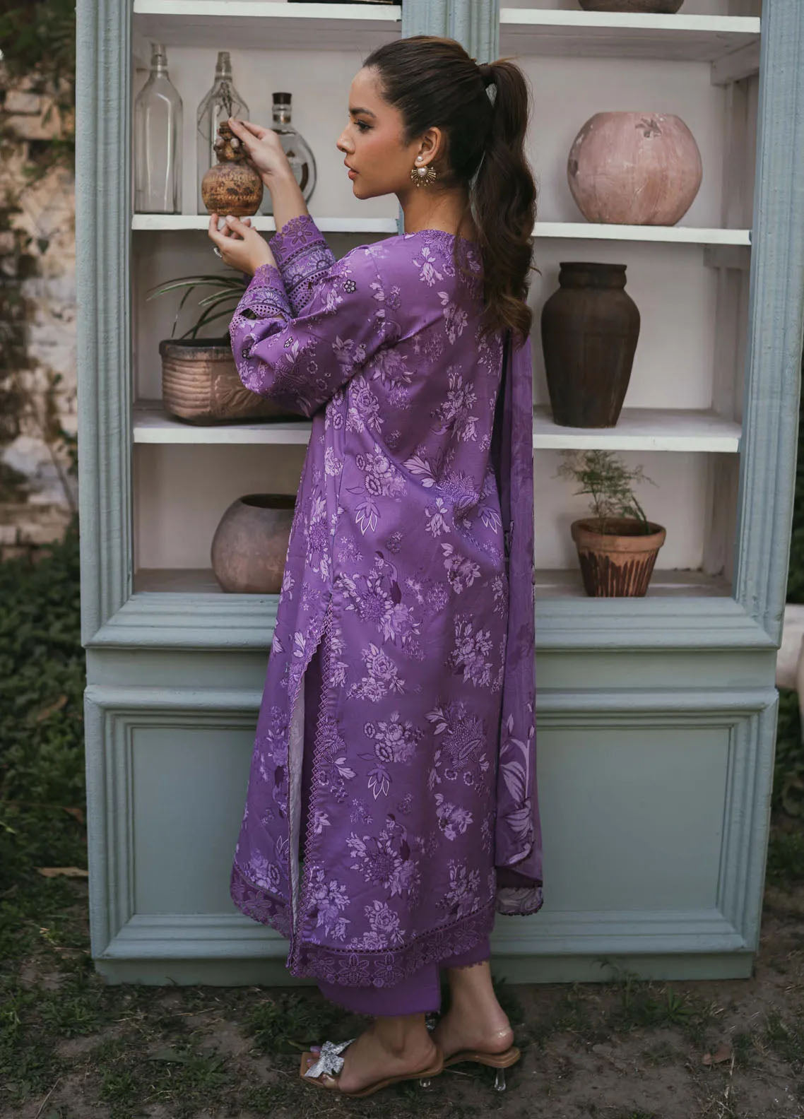 Gardenia Printkari By Humdum Embroidered Lawn 3 Piece Unstitched Suit HD24G D-08 Gardenia Printkari By Humdum Embroidered Lawn 3 Piece Unstitched Suit HD24G D-08