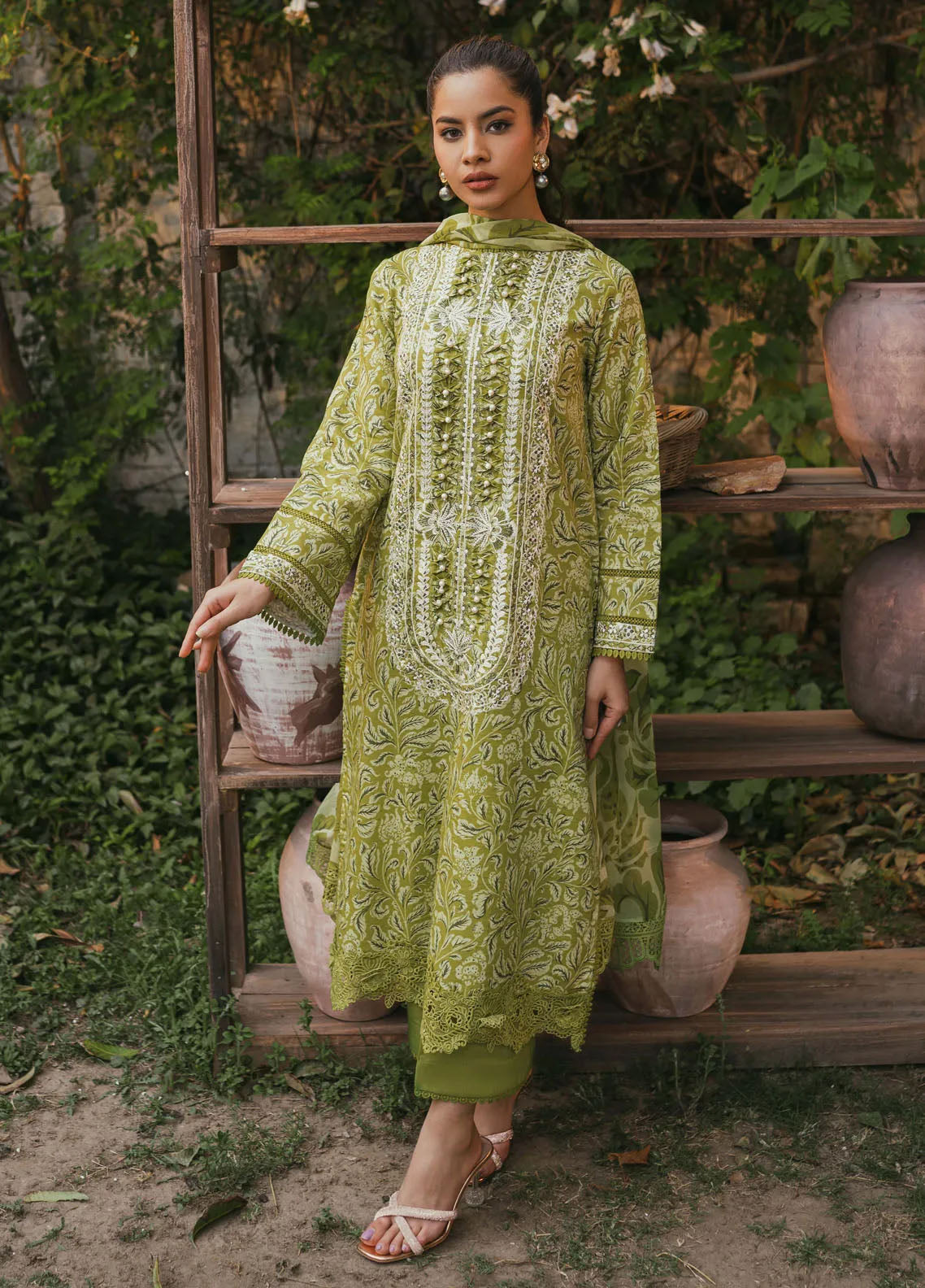 Gardenia Printkari By Humdum Embroidered Lawn 3 Piece Unstitched Suit HD24G D-09 Gardenia Printkari By Humdum Embroidered Lawn 3 Piece Unstitched Suit HD24G D-09