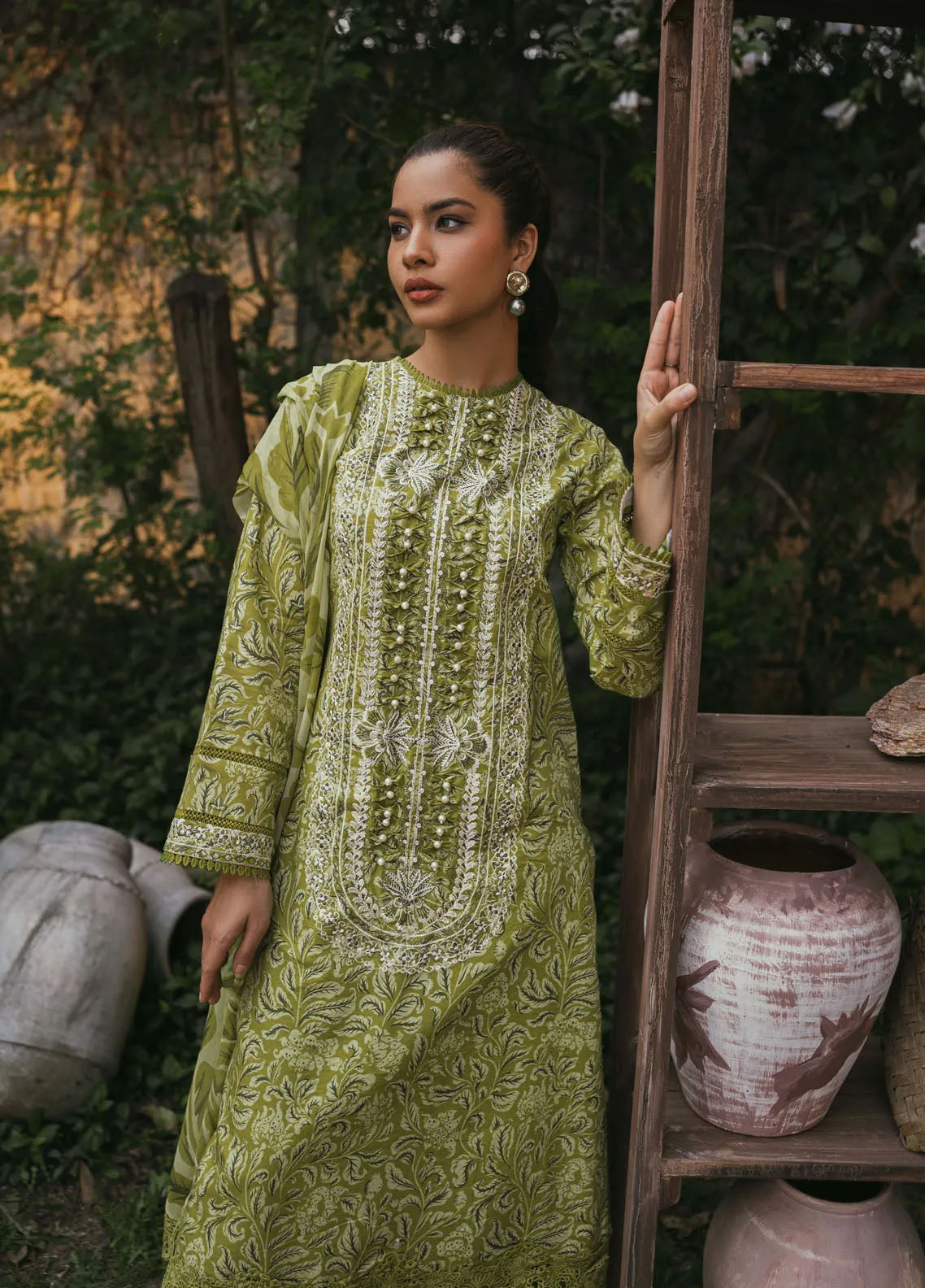 Gardenia Printkari By Humdum Embroidered Lawn 3 Piece Unstitched Suit HD24G D-09 Gardenia Printkari By Humdum Embroidered Lawn 3 Piece Unstitched Suit HD24G D-09