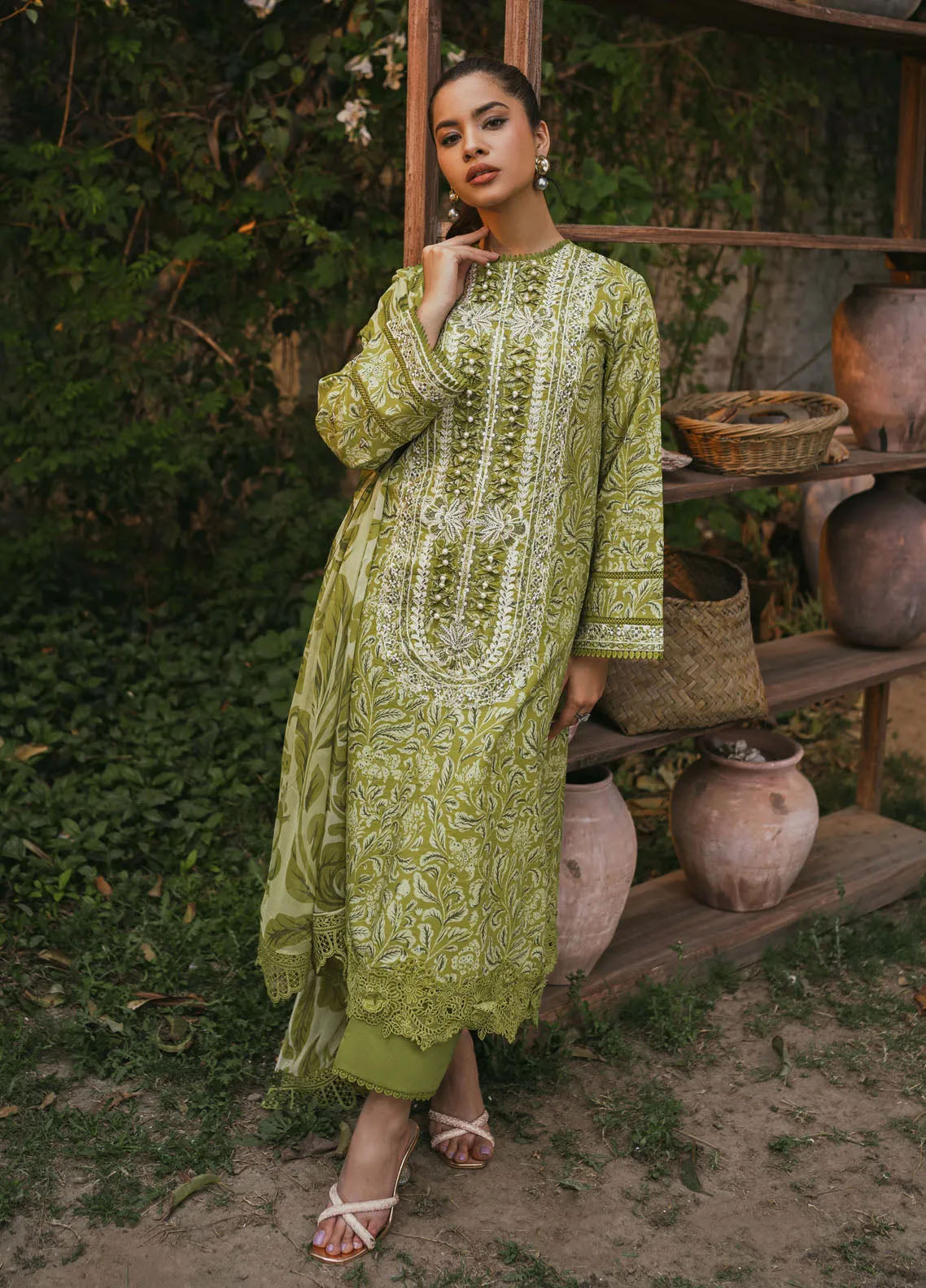 Gardenia Printkari By Humdum Embroidered Lawn 3 Piece Unstitched Suit HD24G D-09 Gardenia Printkari By Humdum Embroidered Lawn 3 Piece Unstitched Suit HD24G D-09