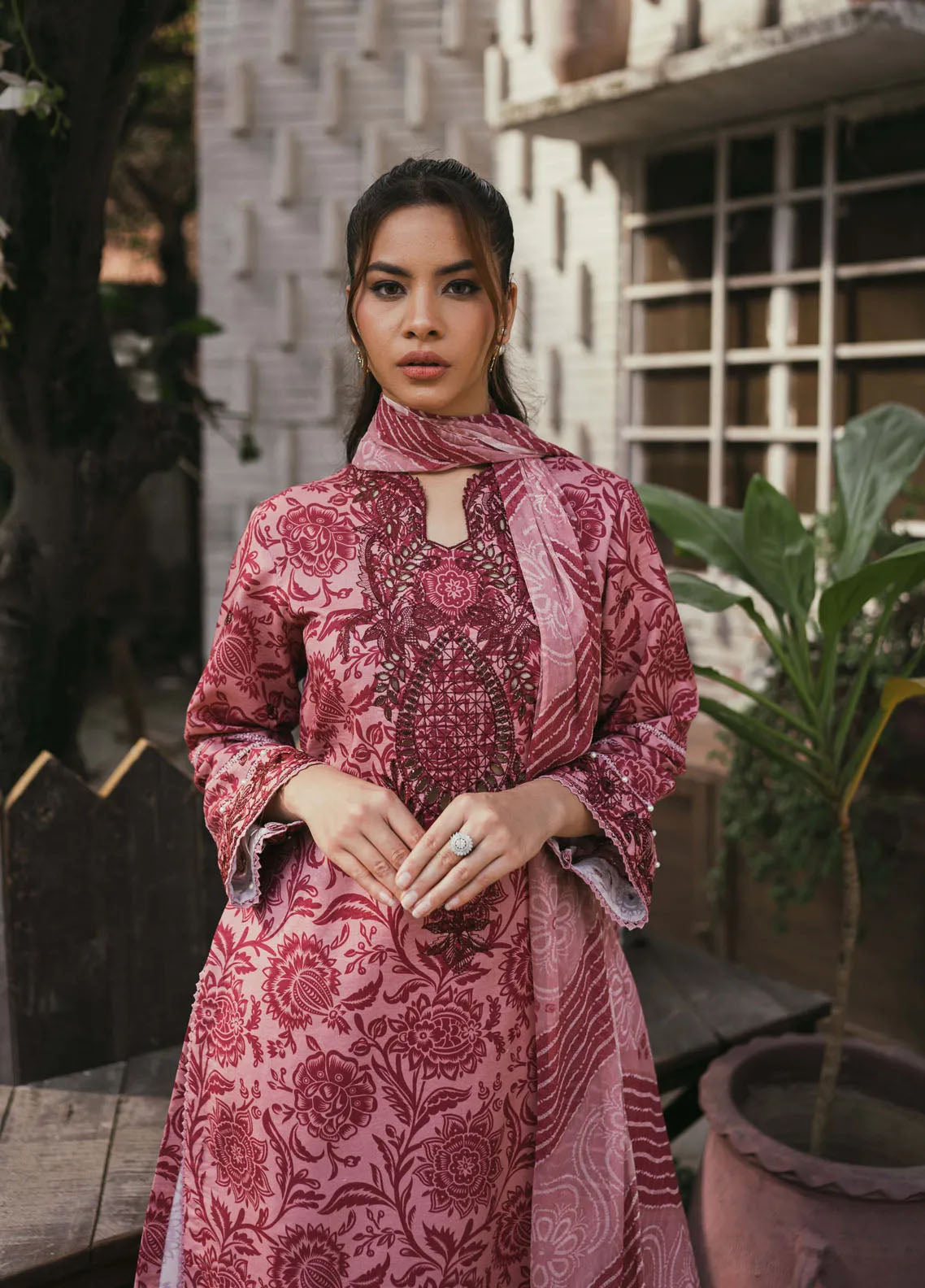 Gardenia Printkari By Humdum Embroidered Lawn 3 Piece Unstitched Suit HD24G D-10 Gardenia Printkari By Humdum Embroidered Lawn 3 Piece Unstitched Suit HD24G D-10