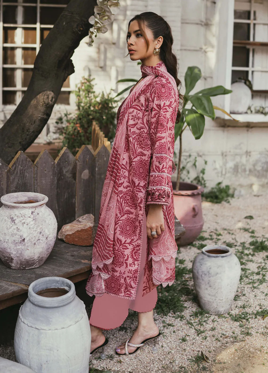 Gardenia Printkari By Humdum Embroidered Lawn 3 Piece Unstitched Suit HD24G D-10 Gardenia Printkari By Humdum Embroidered Lawn 3 Piece Unstitched Suit HD24G D-10