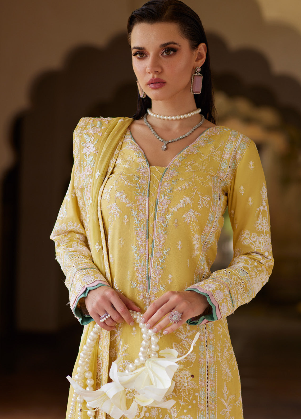 Gulaal Embroidered Lawn 3 Piece Unstitched Suit GL25LL D-04 IRIS Gulaal Embroidered Lawn 3 Piece Unstitched Suit GL25LL D-04 IRIS