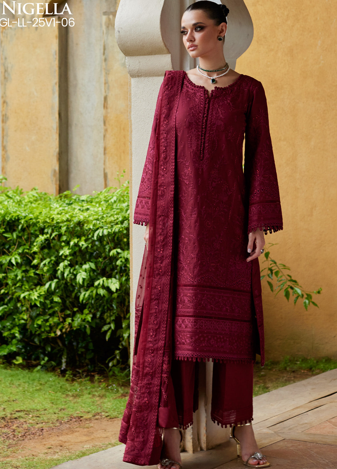 Gulaal Embroidered Lawn 3 Piece Unstitched Suit GL25LL D-06 NIGELLA Gulaal Embroidered Lawn 3 Piece Unstitched Suit GL25LL D-06 NIGELLA