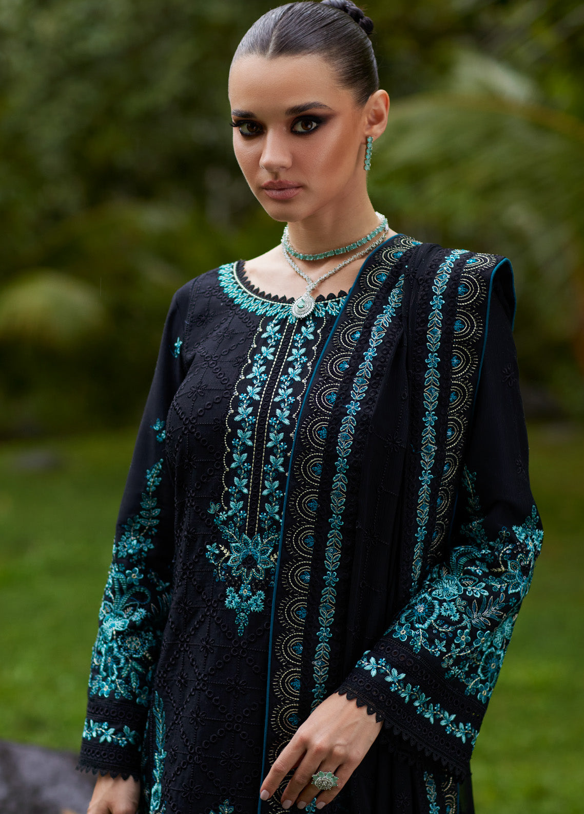 Gulaal Embroidered Lawn 3 Piece Unstitched Suit GL25LL D-08 SCILLA Gulaal Embroidered Lawn 3 Piece Unstitched Suit GL25LL D-08 SCILLA