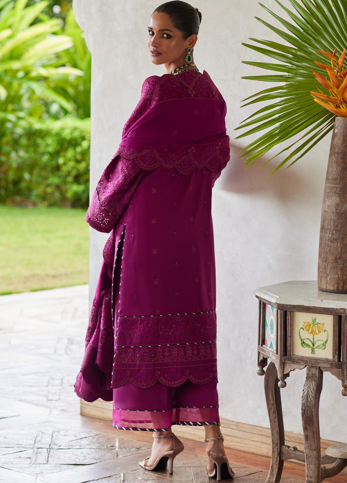 Gulaal Embroidered Lawn 3 Piece Unstitched Suit GL25LL D-09 HAZEL Gulaal Embroidered Lawn 3 Piece Unstitched Suit GL25LL D-09 HAZEL