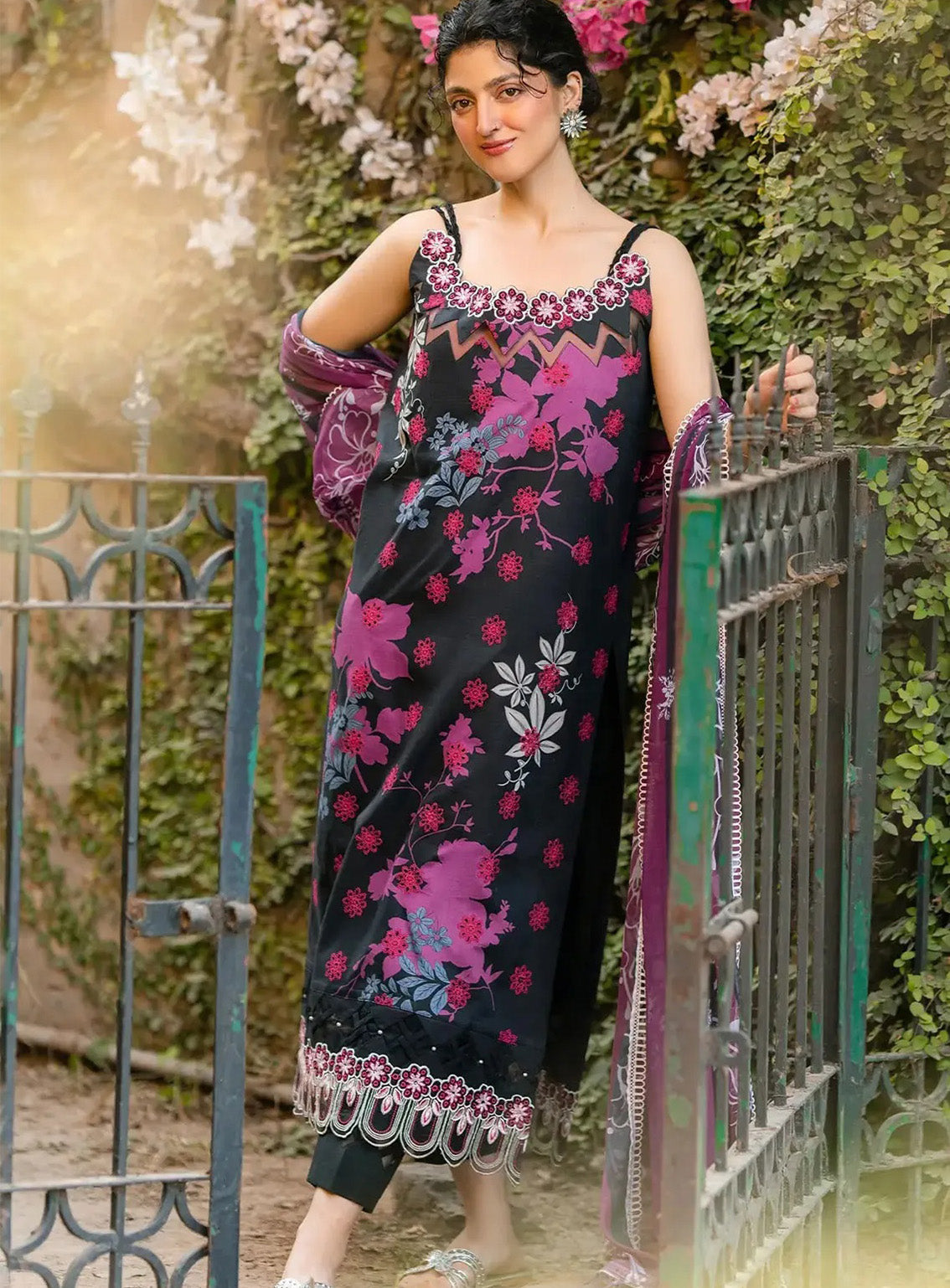 Gulkari By Asifa & Nabeel Embroidered Lawn 3 Piece Unstitched Suit AN25G D-GKL-01 PALE ROSE Gulkari By Asifa & Nabeel Embroidered Lawn 3 Piece Unstitched Suit AN25G D-GKL-01 PALE ROSE