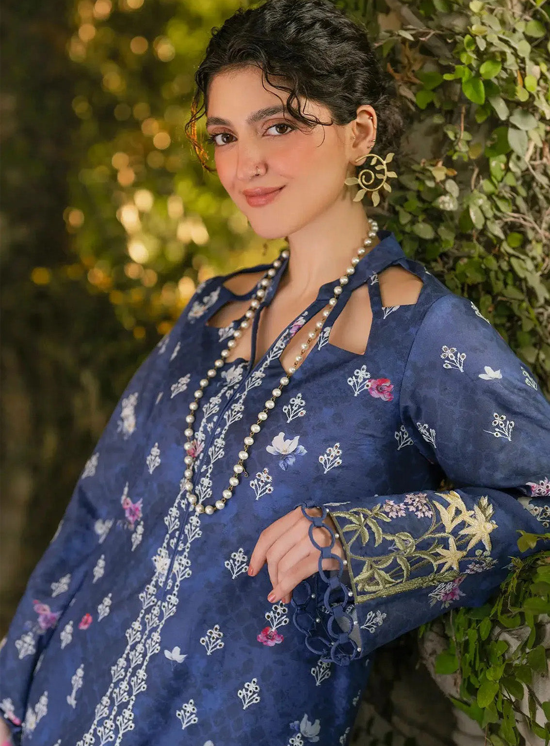 Gulkari By Asifa & Nabeel Embroidered Lawn 3 Piece Unstitched Suit AN25G D-GKL-05 AZURE WHISPER Gulkari By Asifa & Nabeel Embroidered Lawn 3 Piece Unstitched Suit AN25G D-GKL-05 AZURE WHISPER