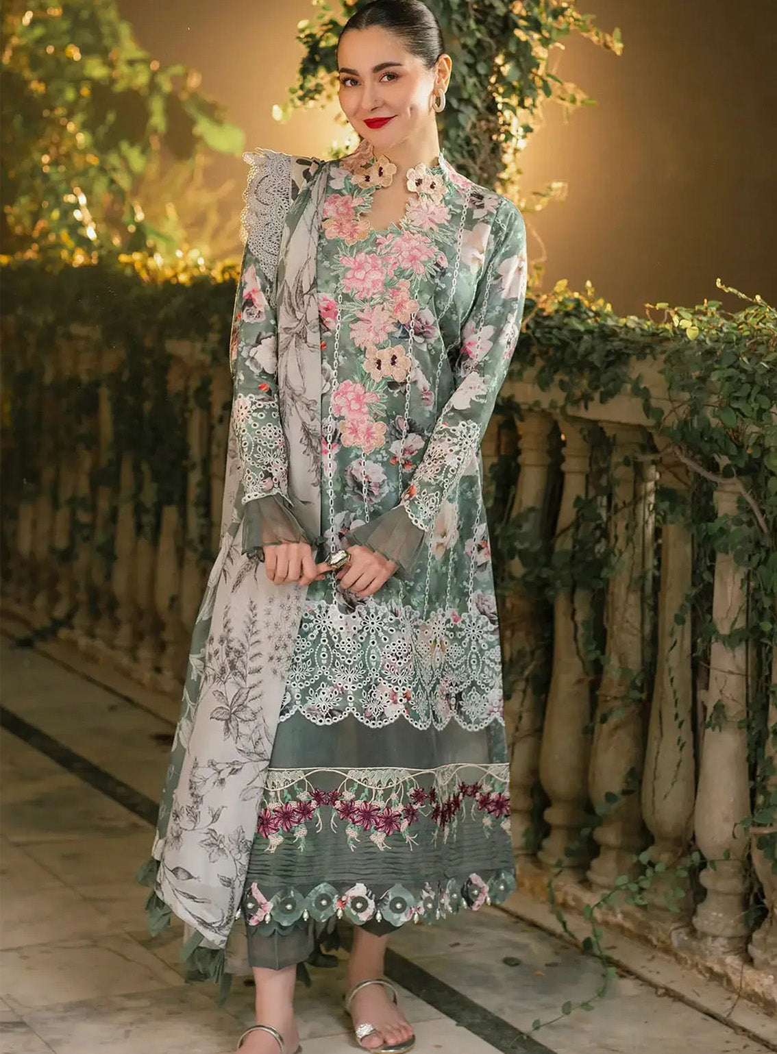 Gulkari By Asifa & Nabeel Embroidered Lawn 3 Piece Unstitched Suit AN25G D-GKL-06 ARABELLA Gulkari By Asifa & Nabeel Embroidered Lawn 3 Piece Unstitched Suit AN25G D-GKL-06 ARABELLA