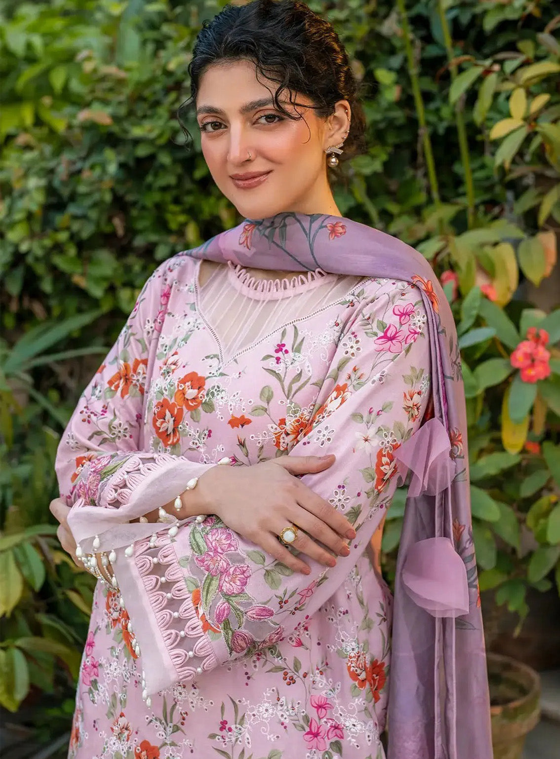 Gulkari By Asifa & Nabeel Embroidered Lawn 3 Piece Unstitched Suit AN25G D-GKL-09 BLOSSOM ZEPHYR Gulkari By Asifa & Nabeel Embroidered Lawn 3 Piece Unstitched Suit AN25G D-GKL-09 BLOSSOM ZEPHYR