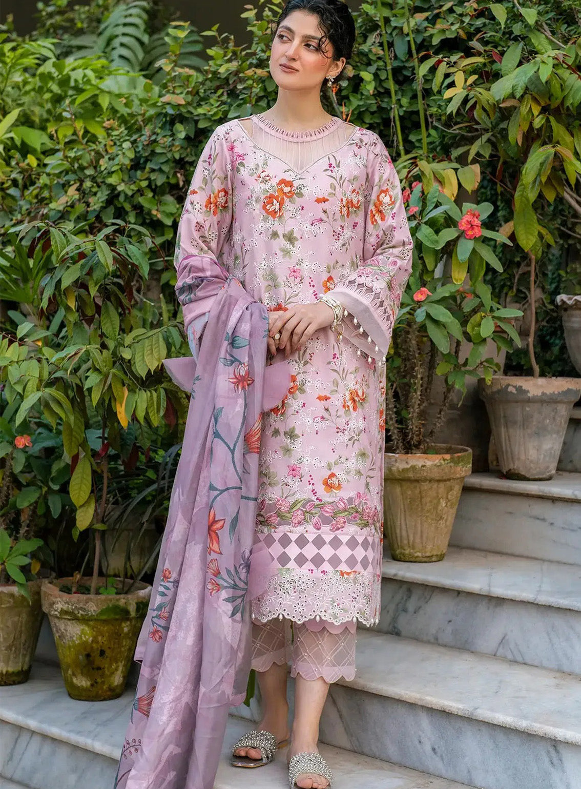 Gulkari By Asifa & Nabeel Embroidered Lawn 3 Piece Unstitched Suit AN25G D-GKL-09 BLOSSOM ZEPHYR Gulkari By Asifa & Nabeel Embroidered Lawn 3 Piece Unstitched Suit AN25G D-GKL-09 BLOSSOM ZEPHYR